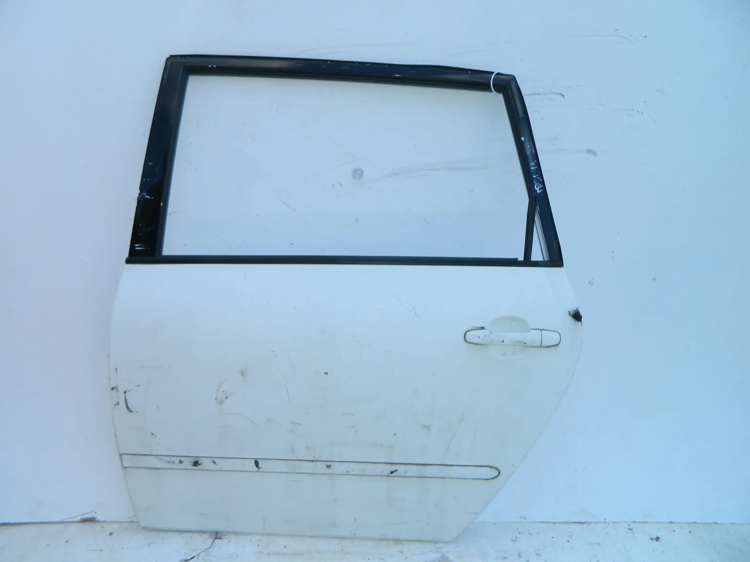 Дверь TOYOTA IPSUM ACM21 Зад Лев (Контрактный) 46098149 6700444060