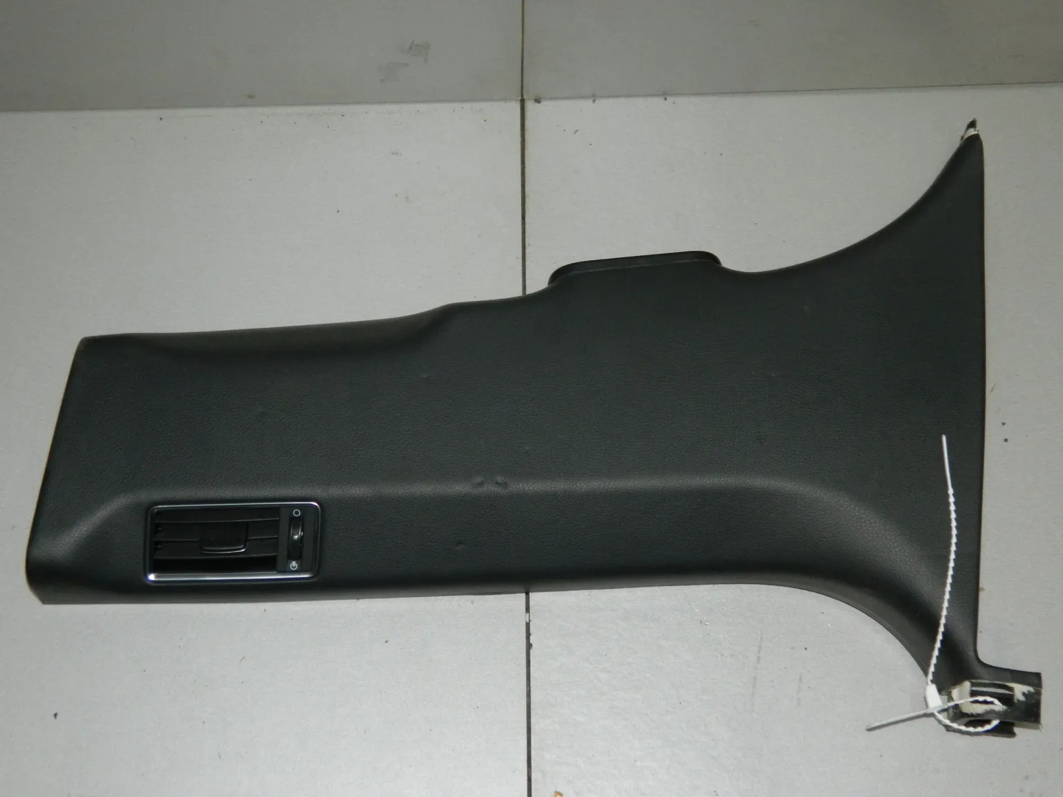 Обшивка стойки центральная HYUNDAI EQUUS VI G6DA 2013-2015 Лев (Б/У) 35017527 858353N000RY