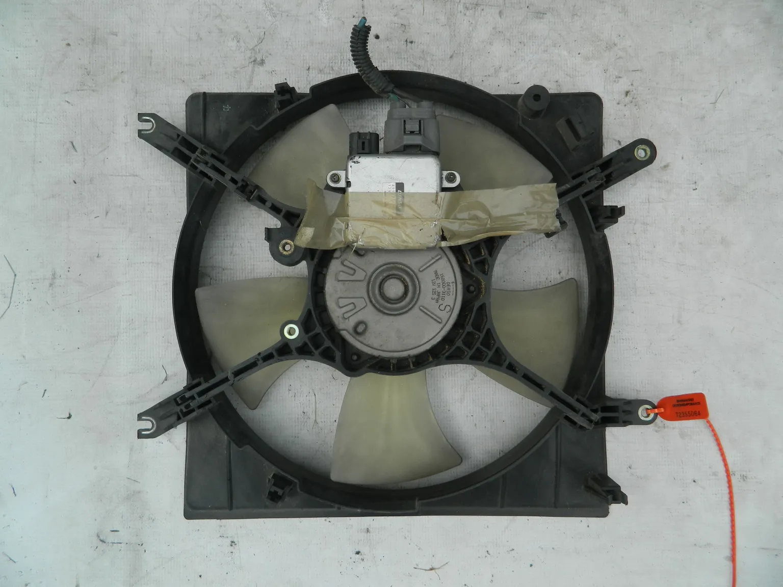 Диффузор радиатора MITSUBISHI CHARIOT N84W (Контрактный) 72355064