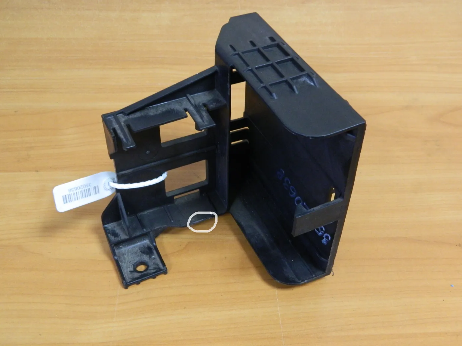 Кронштейн блока управления AUDI Q7 4L BAR (Б/У)