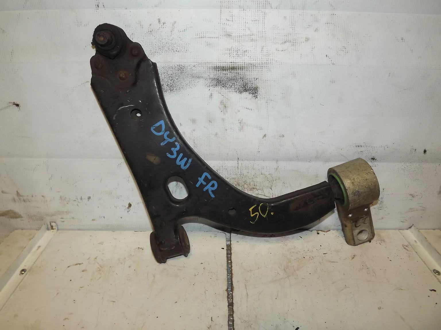 Рычаг подвески MAZDA DEMIO DY3W Перед Прав (Контрактный)