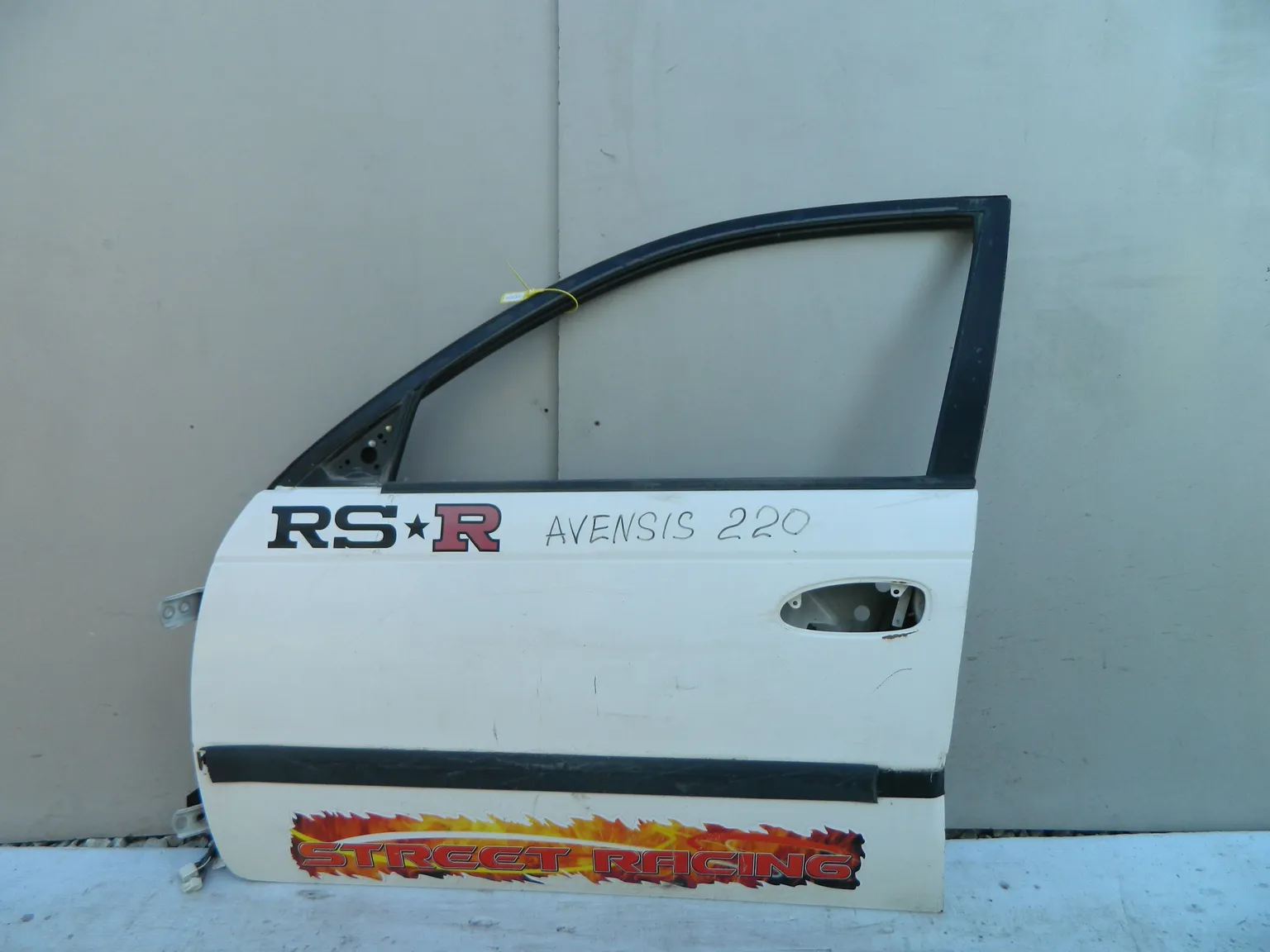 Дверь TOYOTA AVENSIS AZT220 Перед Лев (Контрактный) 40951328 6700221070