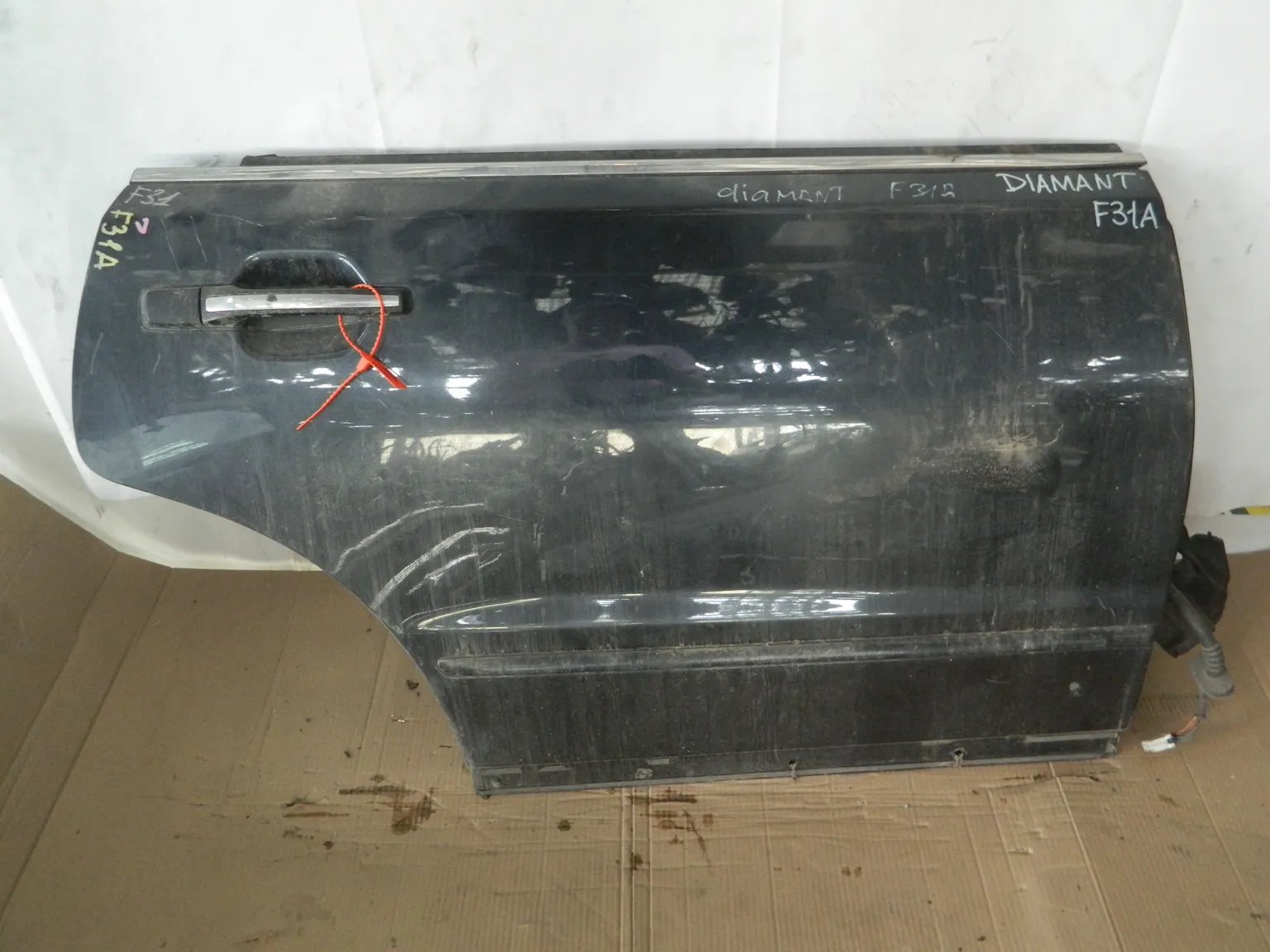 Дверь MITSUBISHI DIAMANTE F31A Зад Прав (Контрактный) 65243671