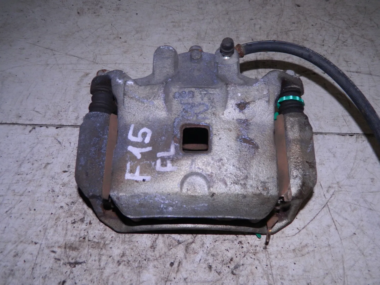 Суппорт NISSAN JUKE YF15 Перед Лев (Контрактный) 81540175