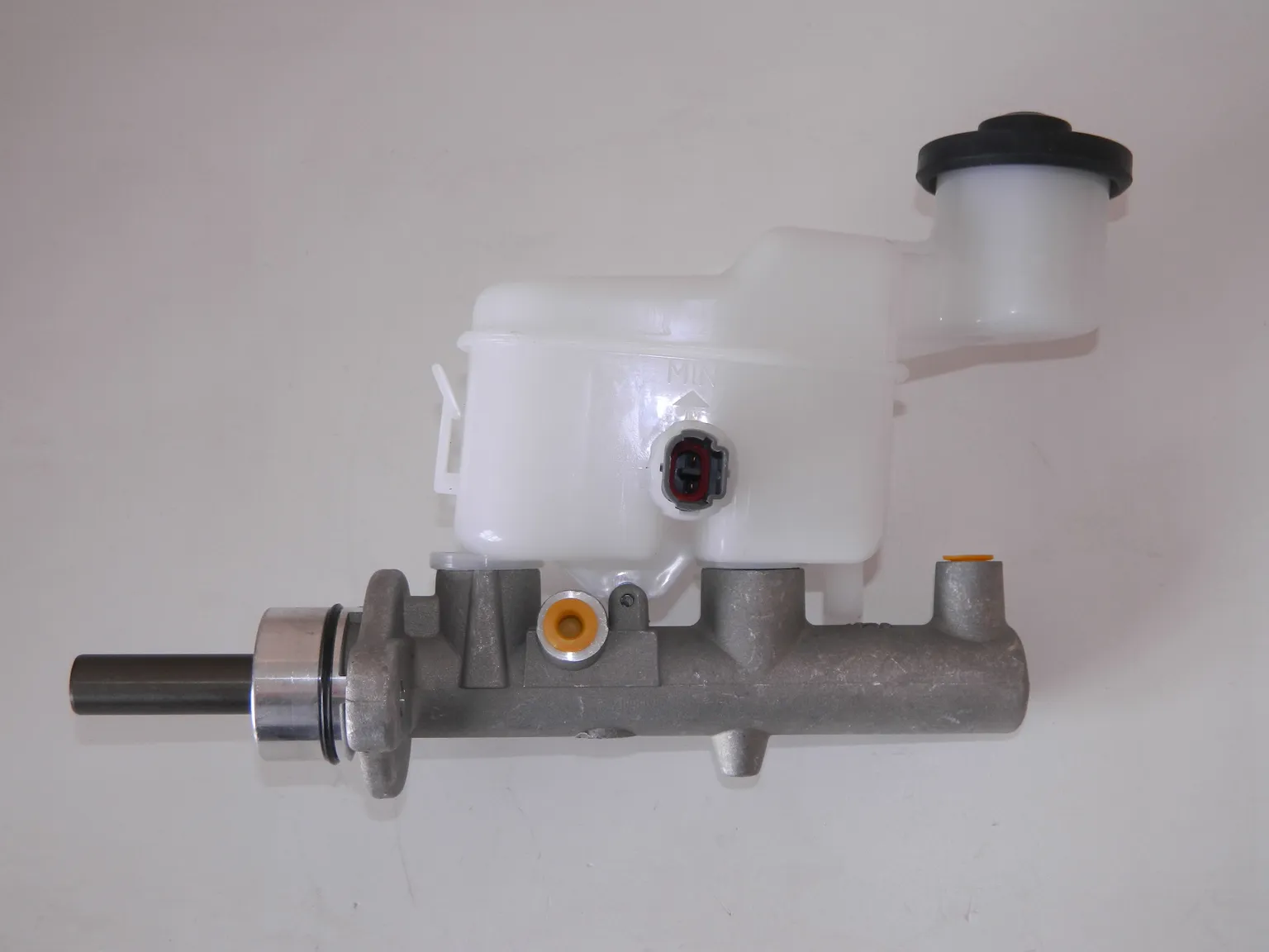 Главный тормозной цилиндр GENERAL PARTS 472010K040 TOYOTA FORTUNER