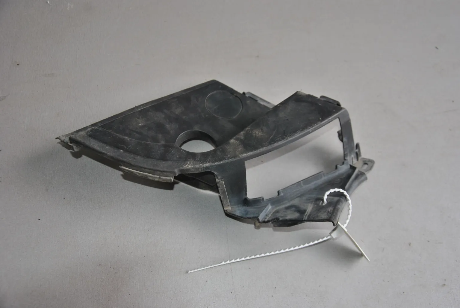 Уголок решетки HONDA CIVIC Перед Прав (Контрактный) 45980707