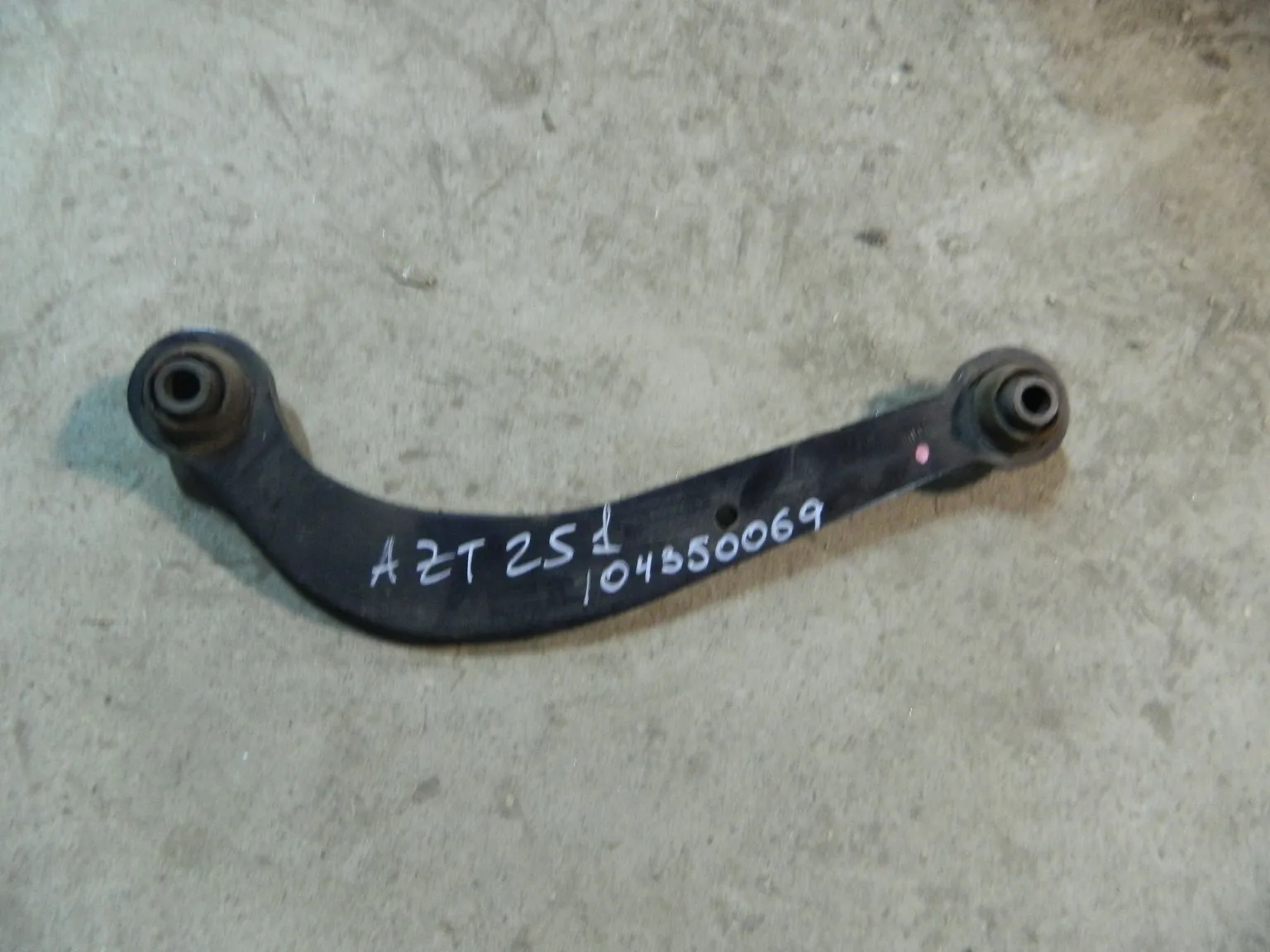 Рычаг подвески TOYOATA AVENSIS AZT251 Зад (Контрактный) 104350069