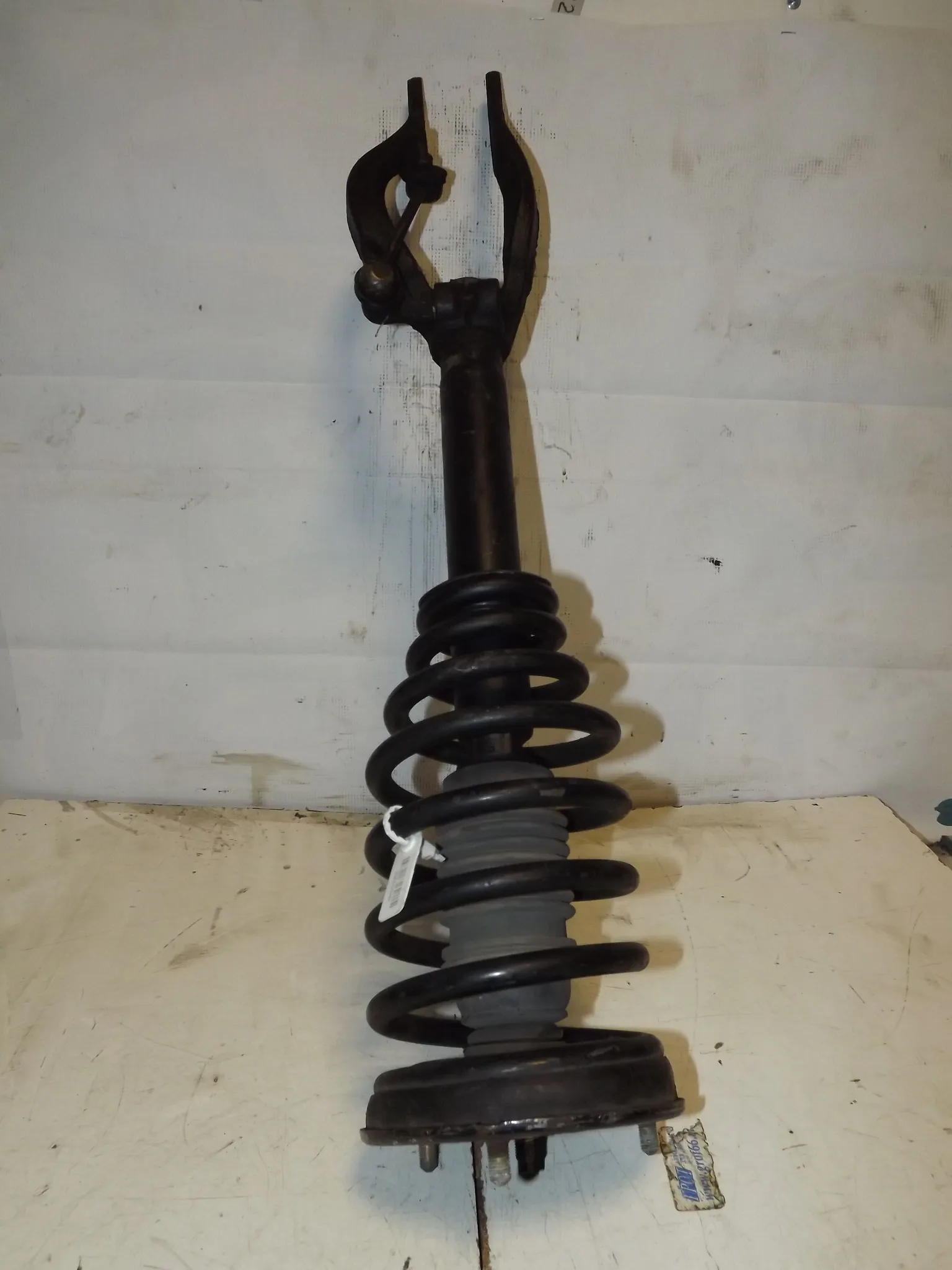 Стойка подвески MITSUBISHI DIAMANTE F31A Перед Прав (Контрактный)