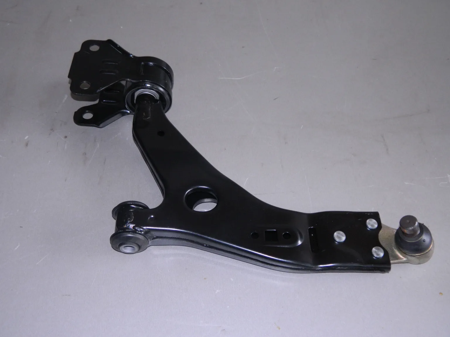 Рычаг GENERAL PARTS BV613A424AAB FORD FOCUS III / C-MAX II / GRAND C-MAX CB7/CB8 Перед Лев