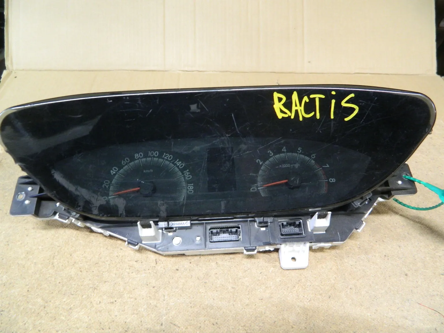 Панель приборов TOYOTA RACTIS NCP100 (Контрактный) 81540066 8380052D80