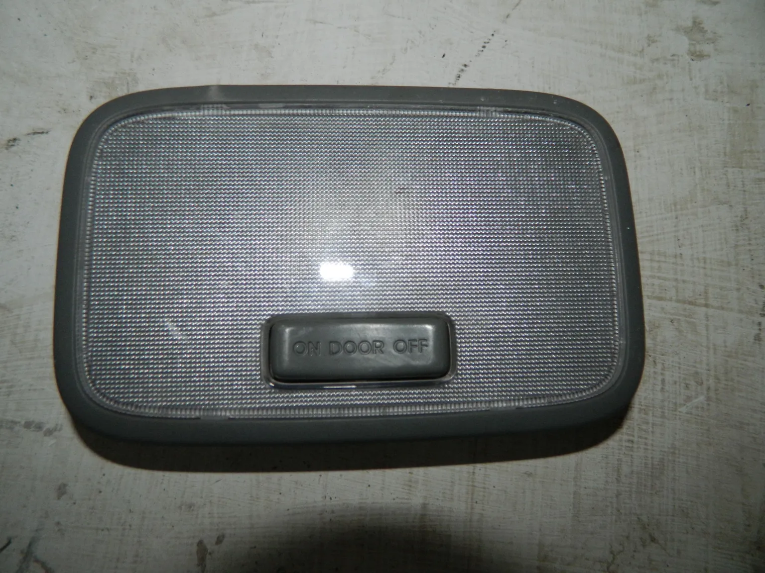 Плафон салона KIA RIO QB G4FA Зад (Б/У) 40940171