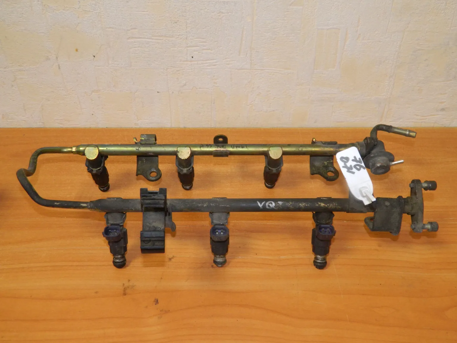 Рампа топливная с форсунками NISSAN MAXIMA A33 VQ30 (Б/У) 76071