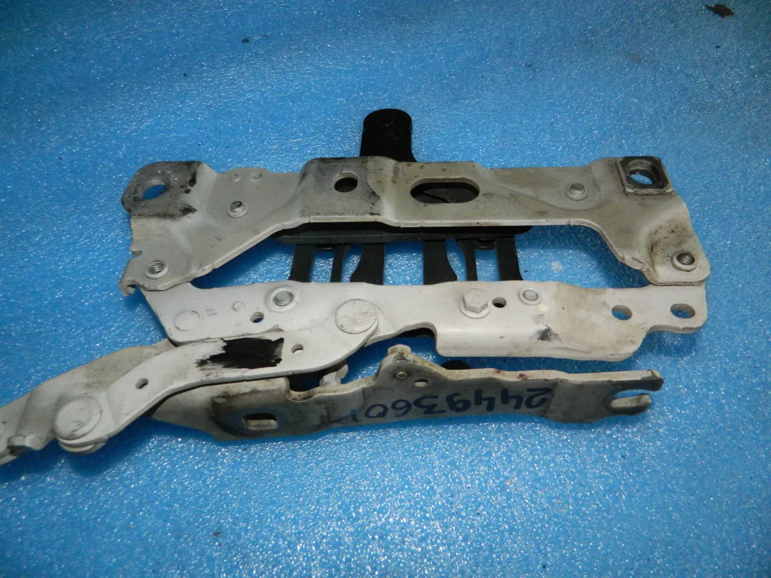 Петля капота BMW 5-SERIES F10 Лев (Контрактный) 24493601