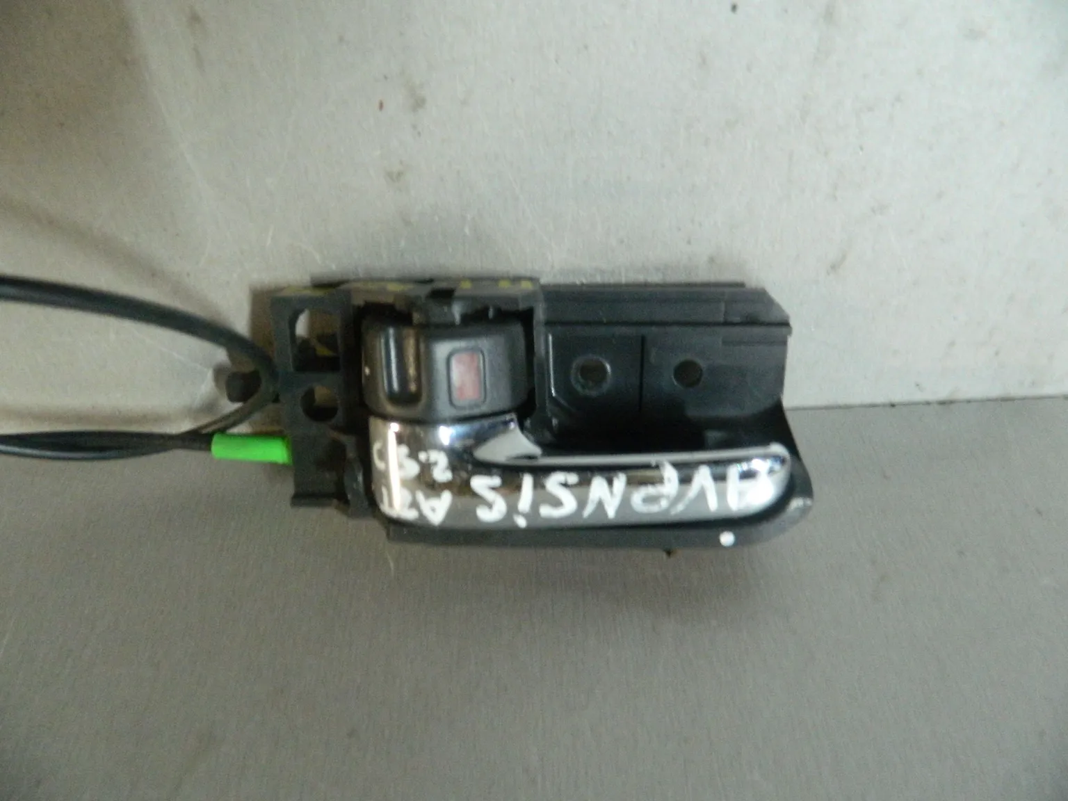 Ручка двери внутренняя TOYOTA AVENSIS AZT250 Лев (Контрактный) 81528457