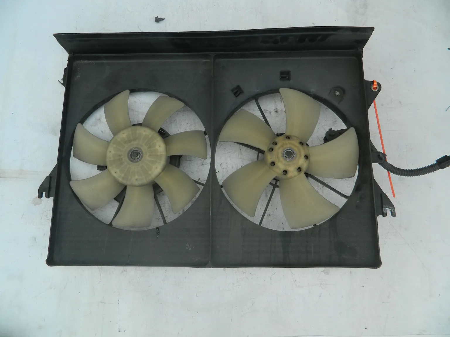 Диффузор радиатора TOYOTA OPA ACT10 (Контрактный) 72355181