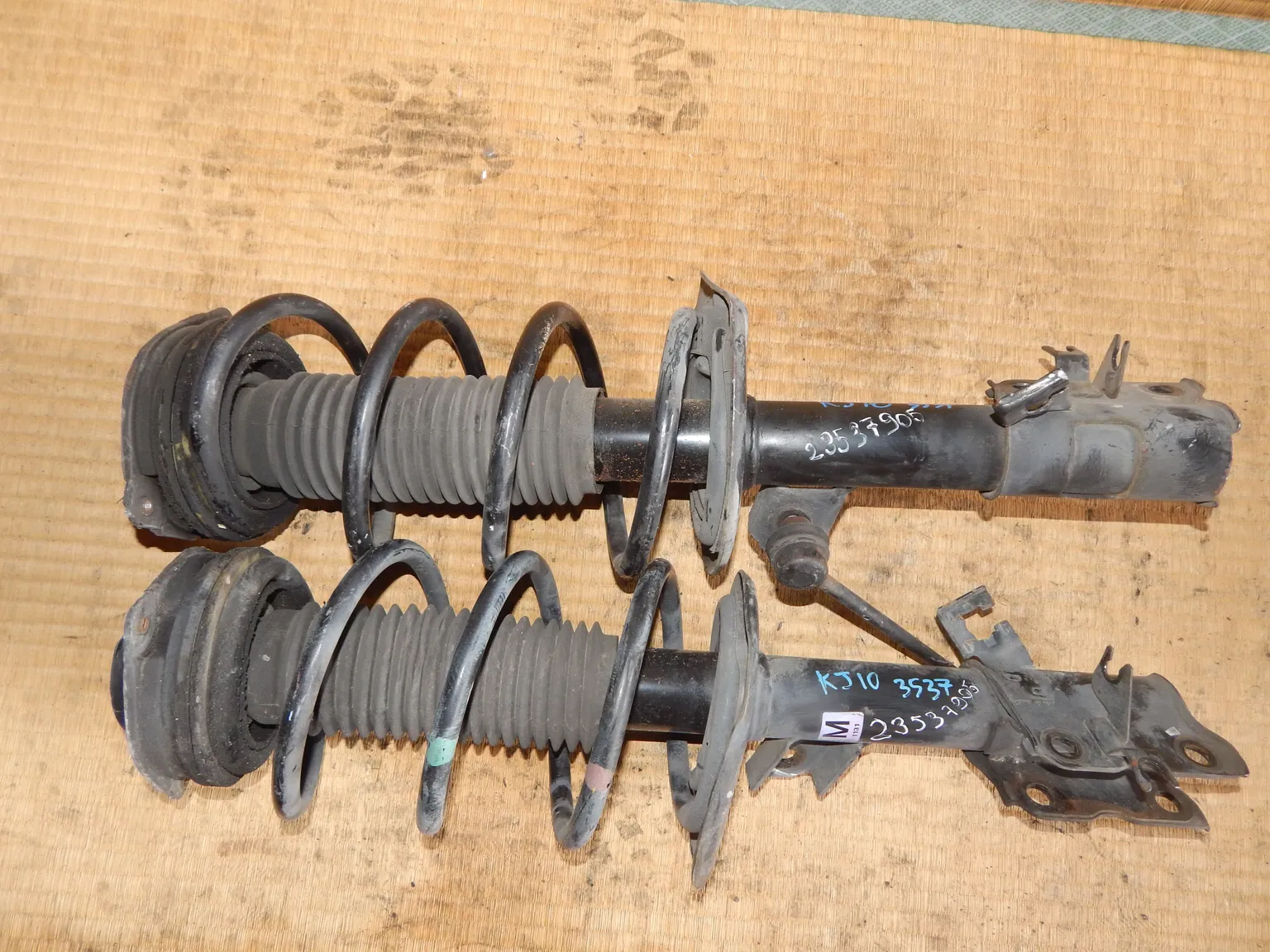 Стойка подвески NISSAN QASHQAI J10 Перед (пара) (Контрактный) 23537905