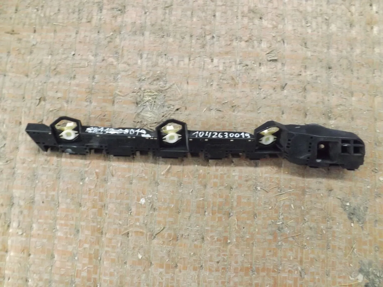 Крепление бампера SUBARU XV GP7 Зад Прав (Контрактный) 1042630019