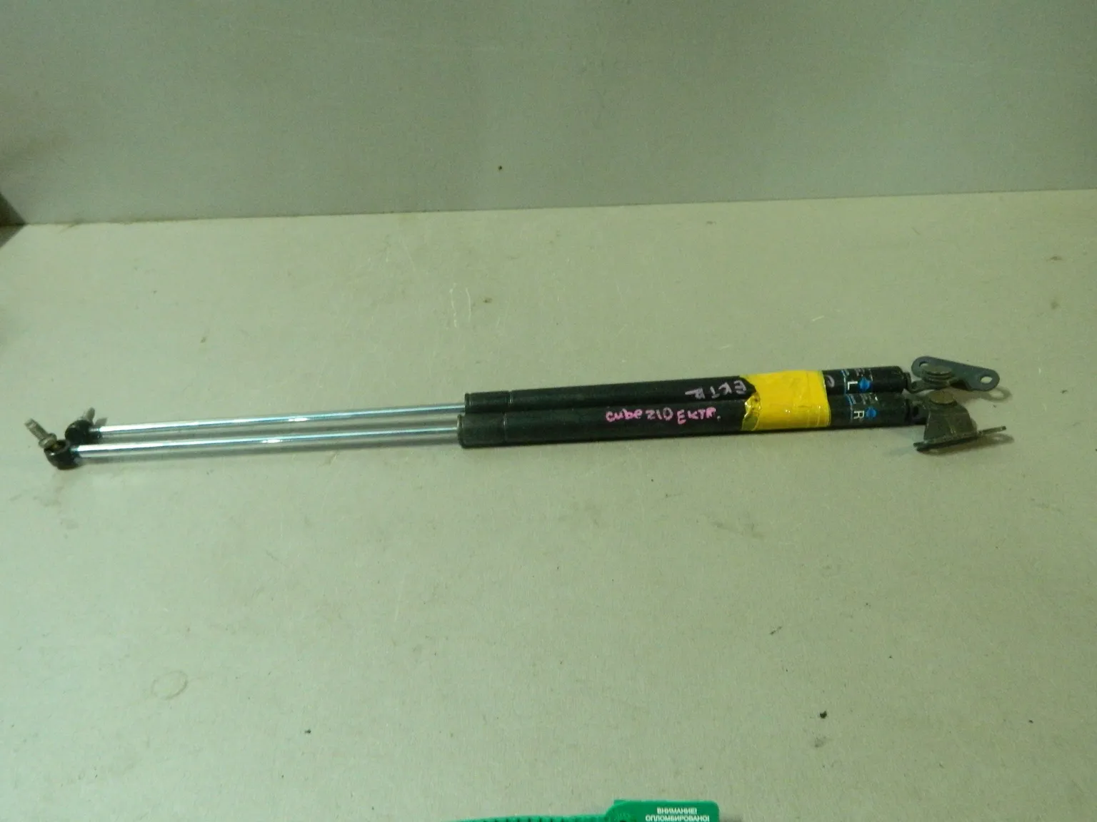 Амортизатор багажника NISSAN CUBE Z10 (Контрактный) 81532169