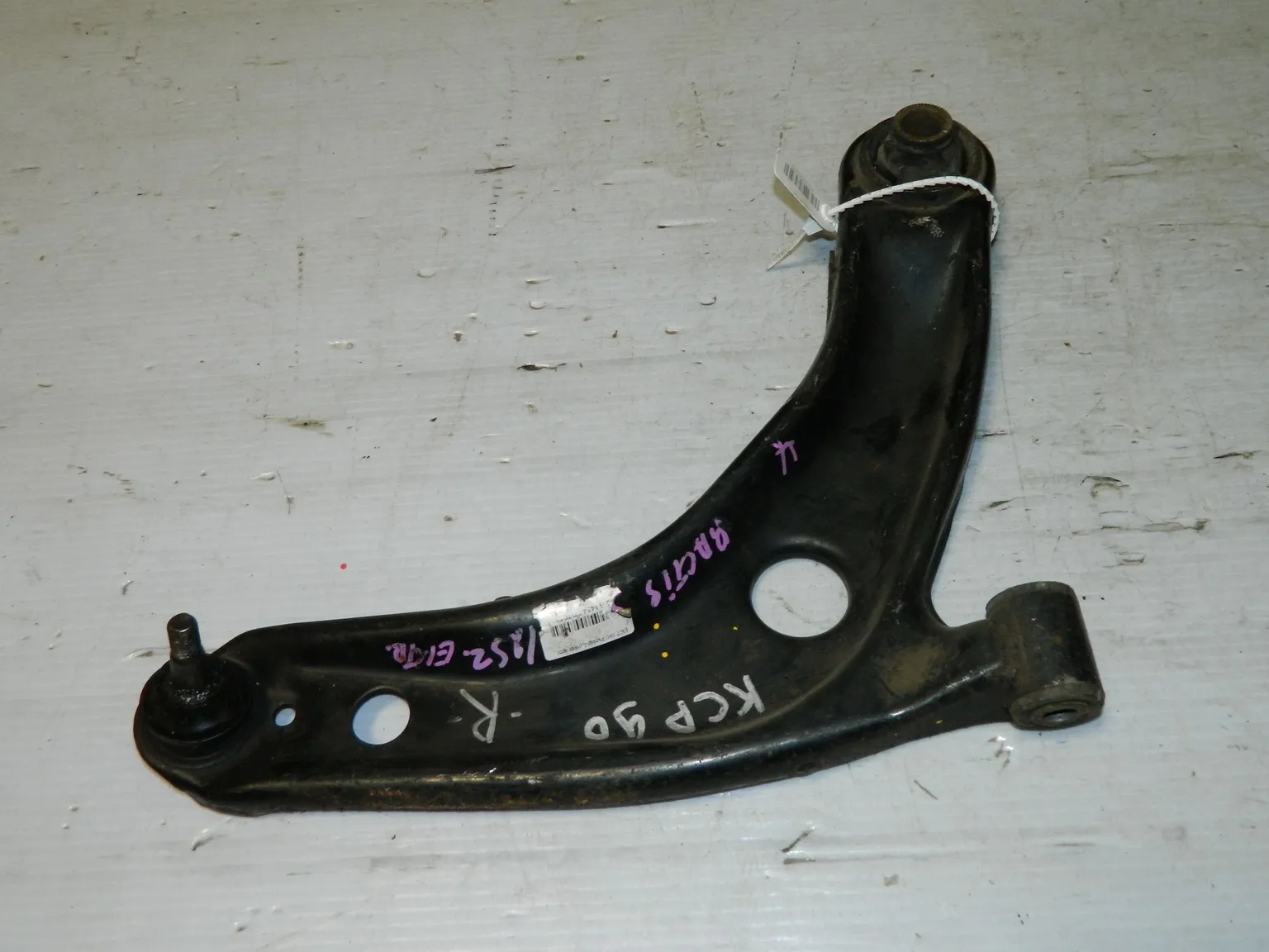 Рычаг подвески TOYOTA VITZ KSP90 Перед Прав (Контрактный)