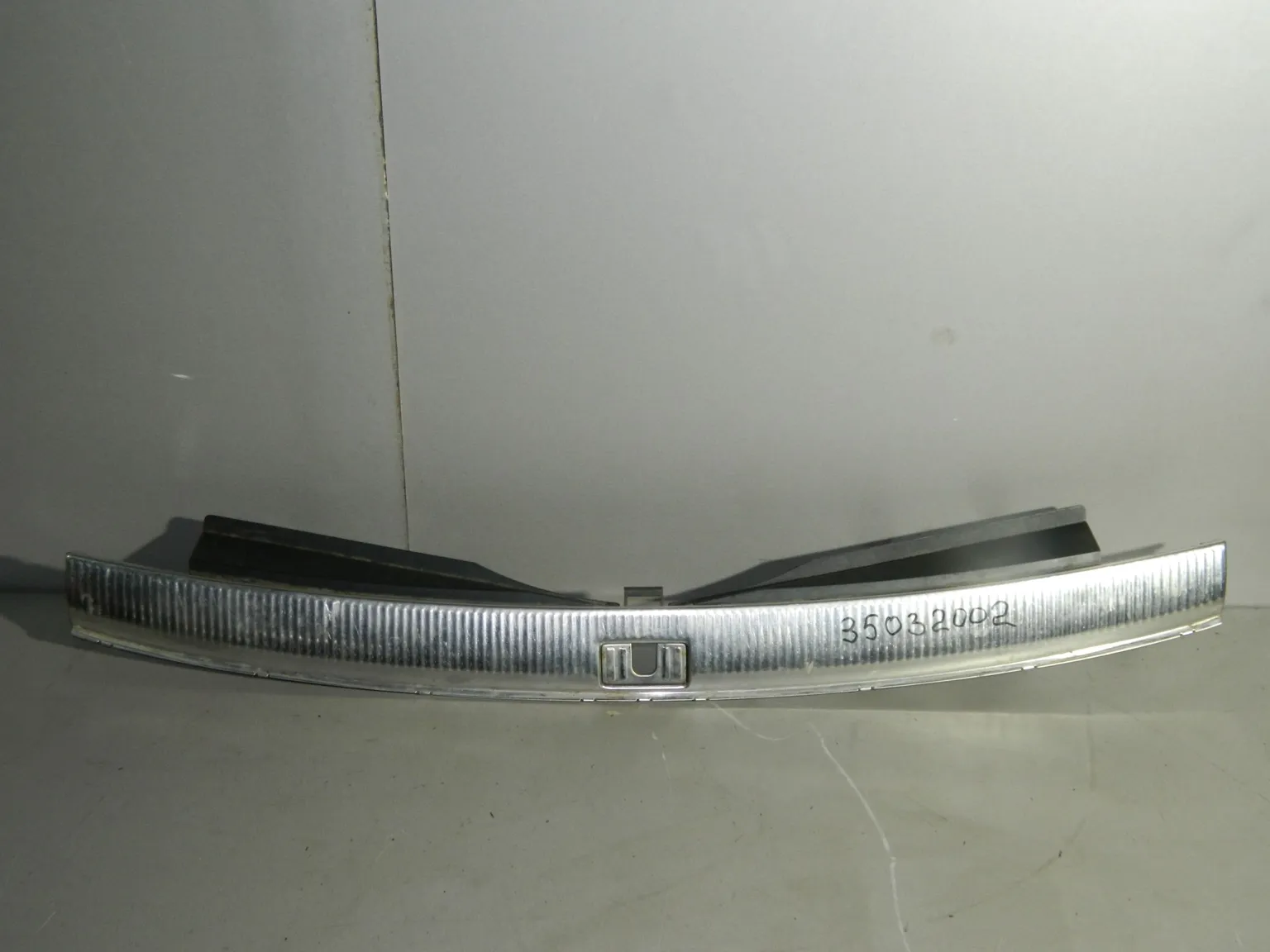 Накладка порога багажника AUDI Q7 4L (Б/У) 35032002