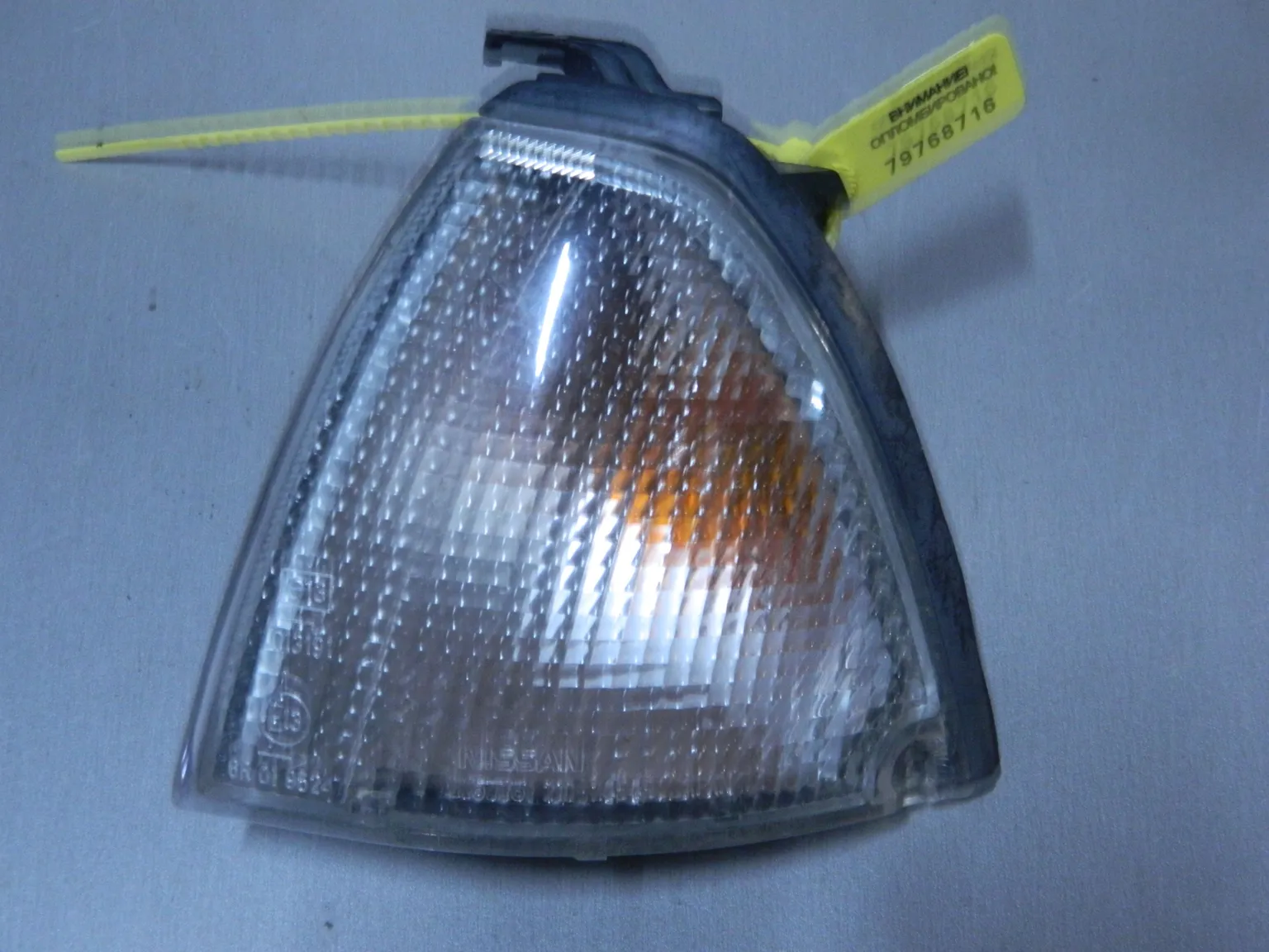 Габарит NISSAN AVENIR W10 Перед Лев (Контрактный) 79768716