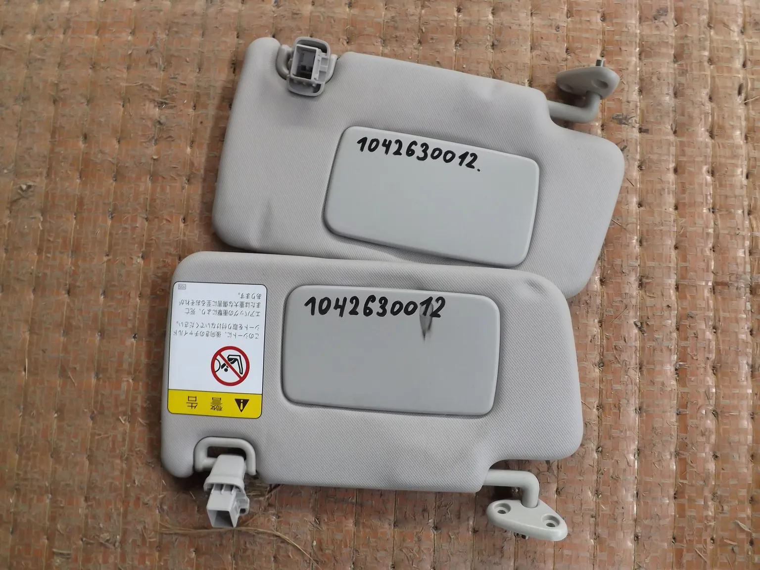 Козырек солнцезащитный SUBARU XV GP7 Пара (Контрактный) 1042630012