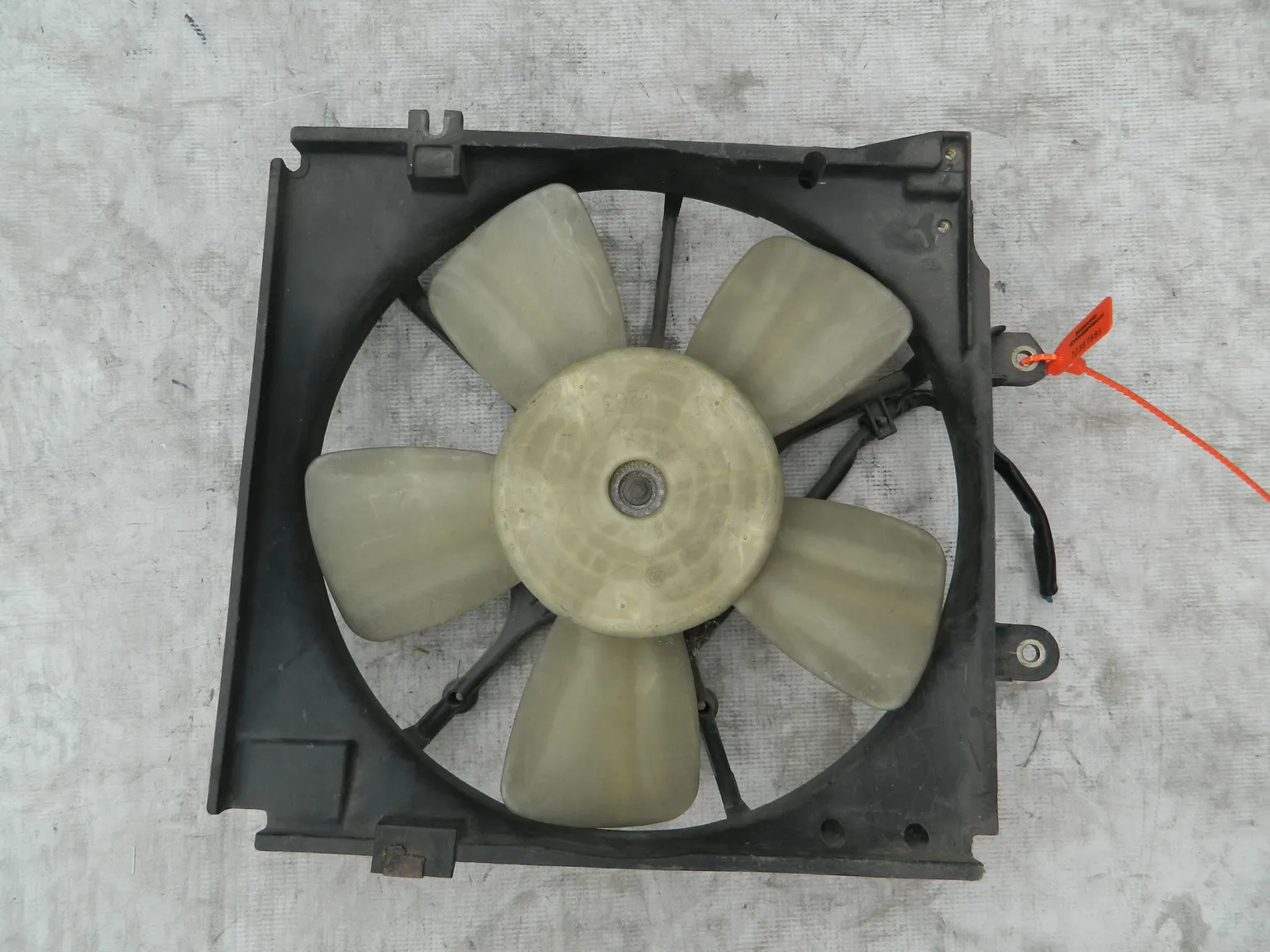 Диффузор радиатора MAZDA CAPELLA GWEW (Контрактный) 72367881