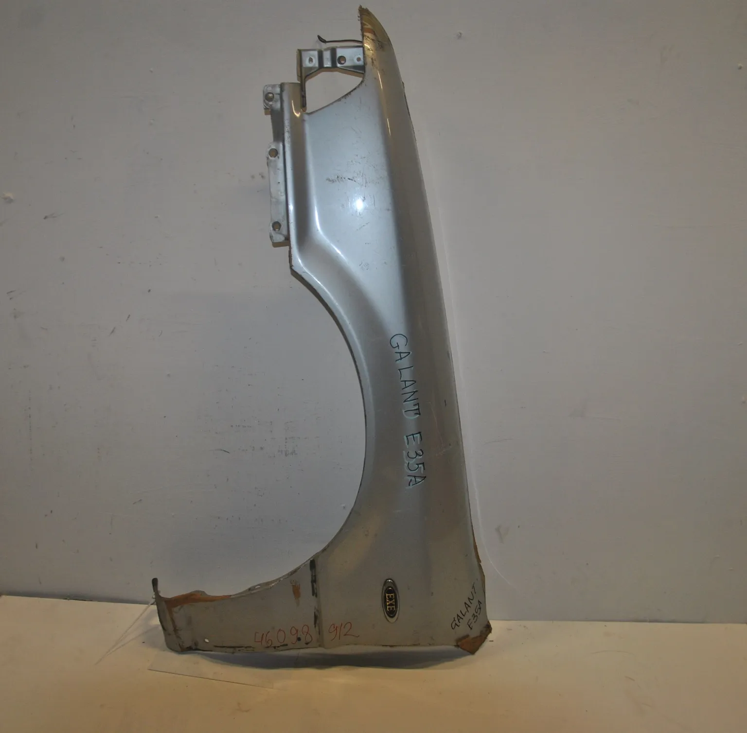 Крыло MITSUBISHI GALANT E35A Перед Лев (Контрактный) 46098912