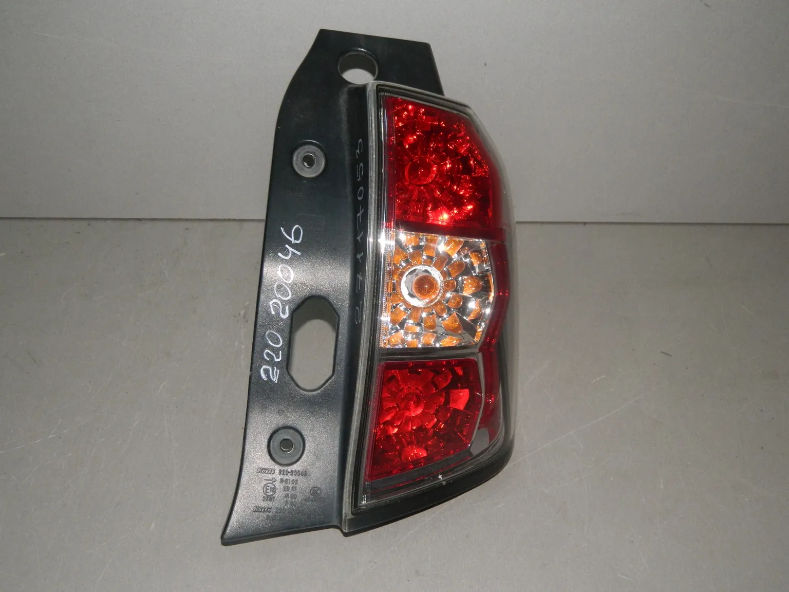 Фонарь SUBARU FORESTER SHJ Зад Прав (Контрактный) 27117053