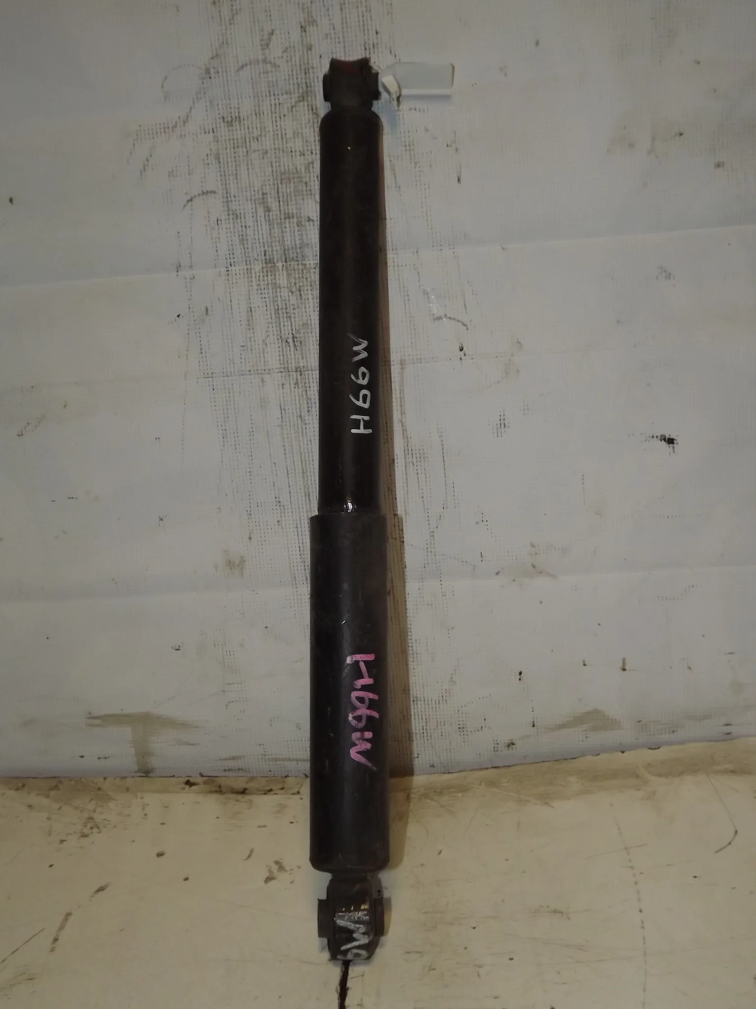 Амортизатор MITSUBISHI PAJERO iO H66W Зад (Контрактный)