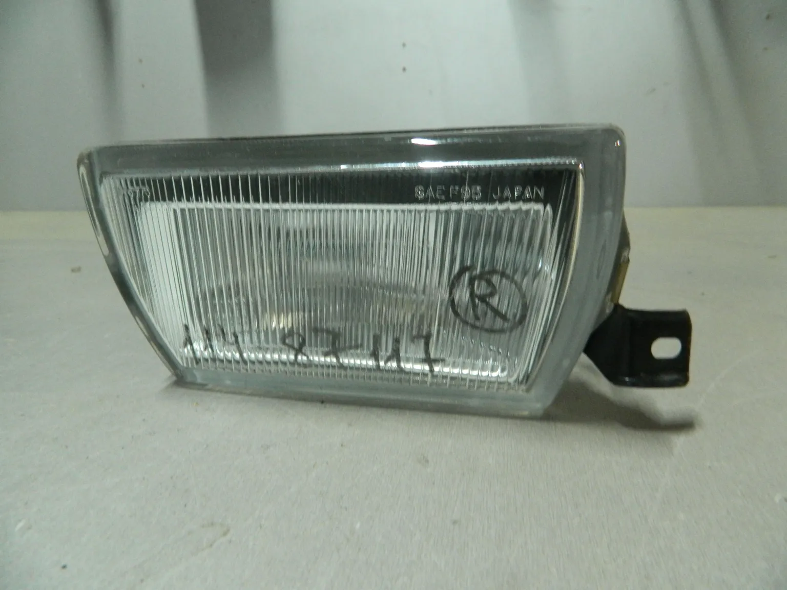 Фара противотуманная MITSUBISHI DIAMANTE F36A Перед Прав (Контрактный) 79768307