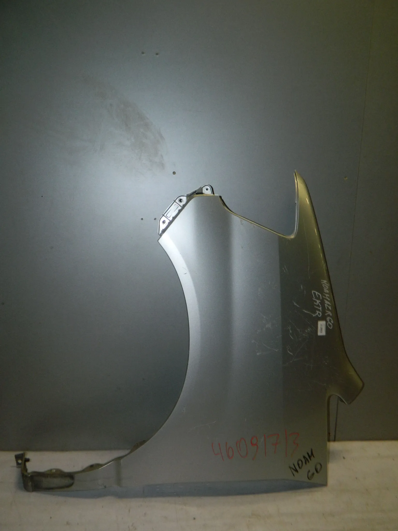 Крыло TOYOTA NOAH AZR60 Перед Лев (Контрактный) 46091713