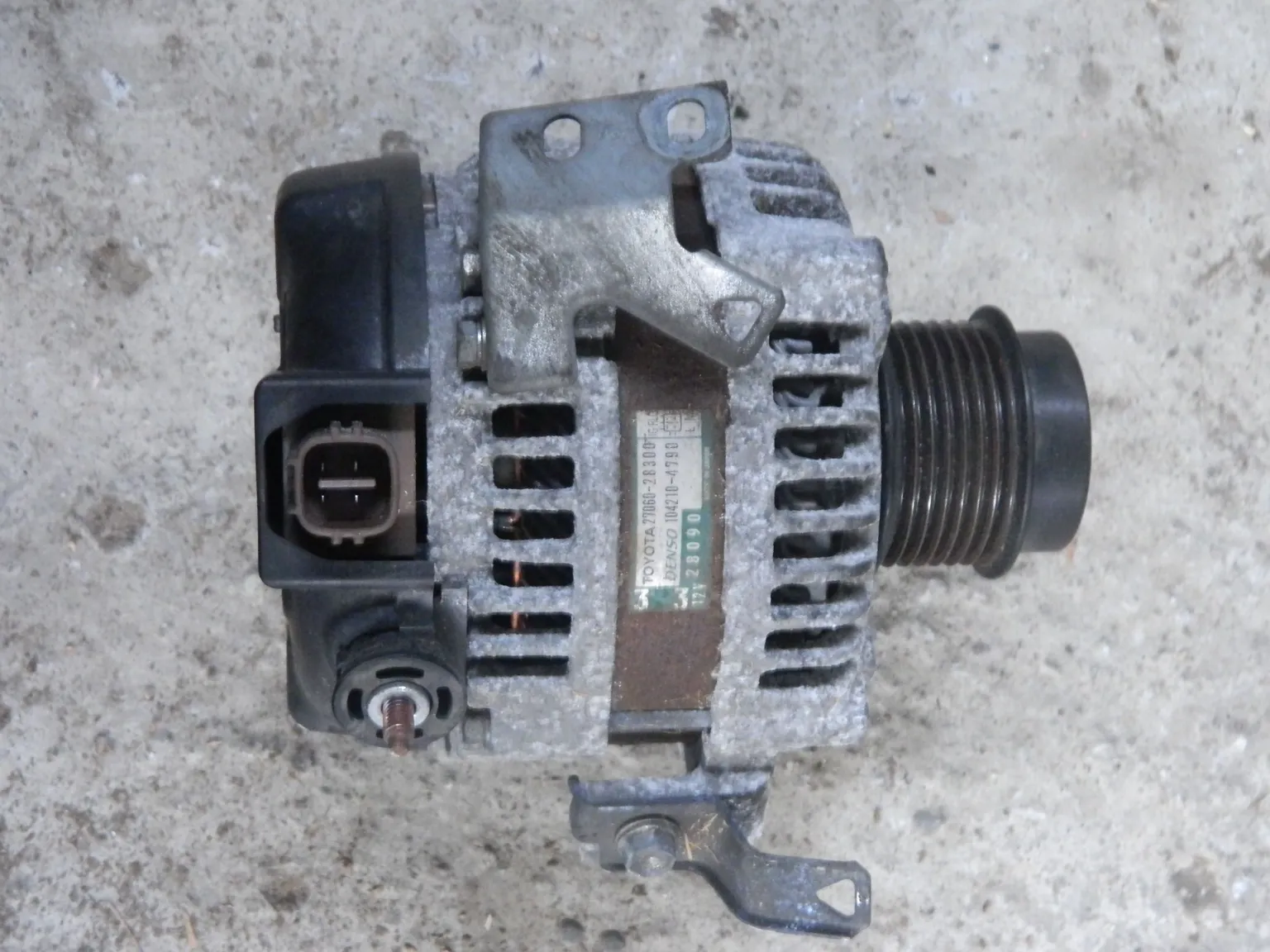 Генератор TOYOTA RAV4 ACA36 2AZFE (Контрактный) 18029606