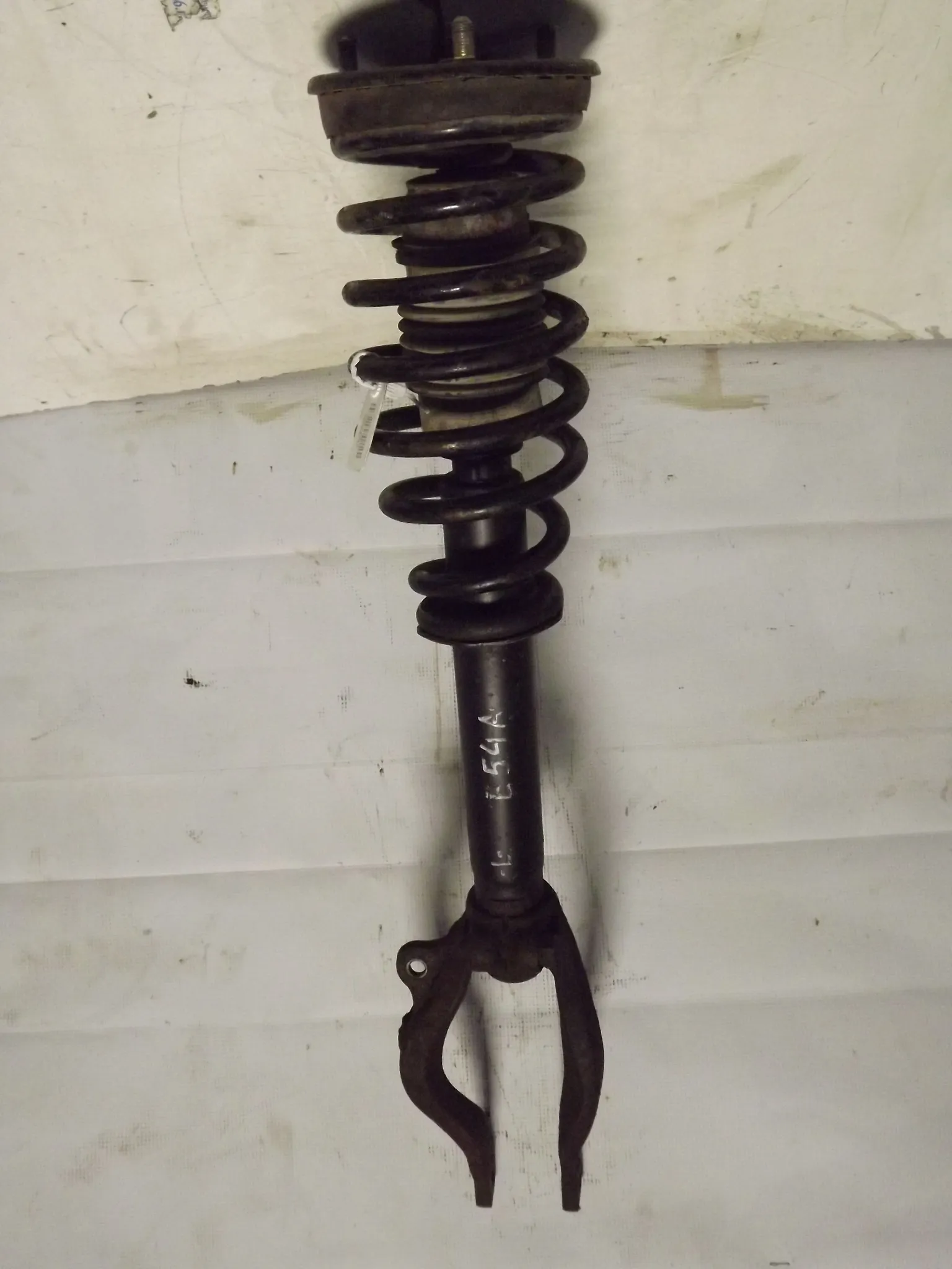 Стойка подвески MITSUBISHI GALANT E54A Перед Лев (Контрактный)