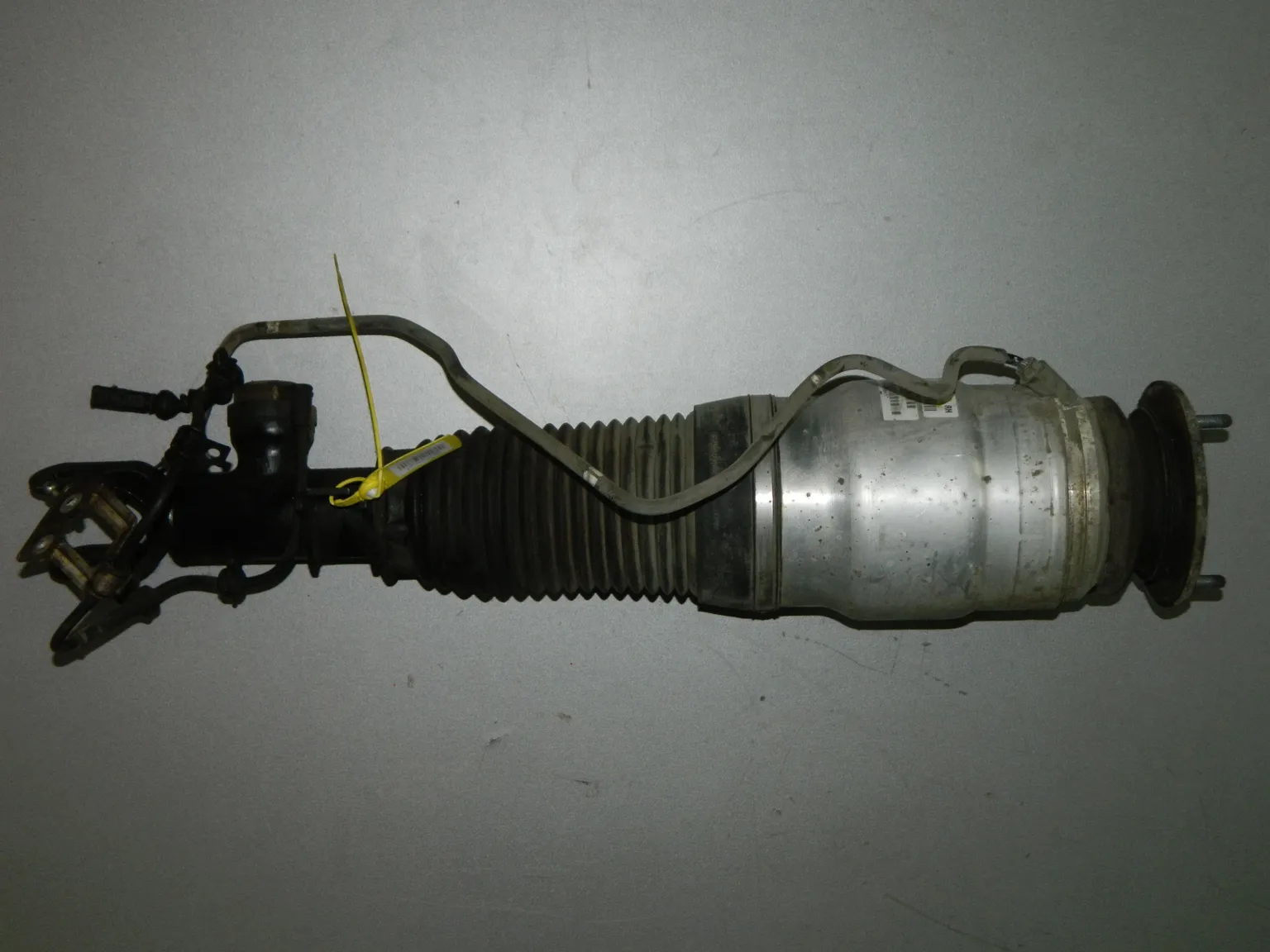 Пневмостойка подвески HYUNDAI EQUUS VI Перед Прав (Б/У) 40940220