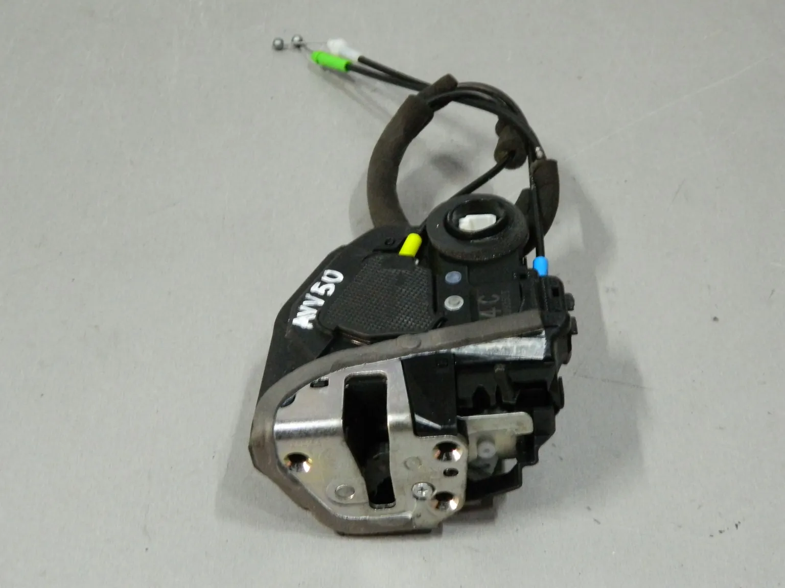 Замок двери TOYOTA CAMRY AVV50 Зад Лев (Контрактный) 140080235