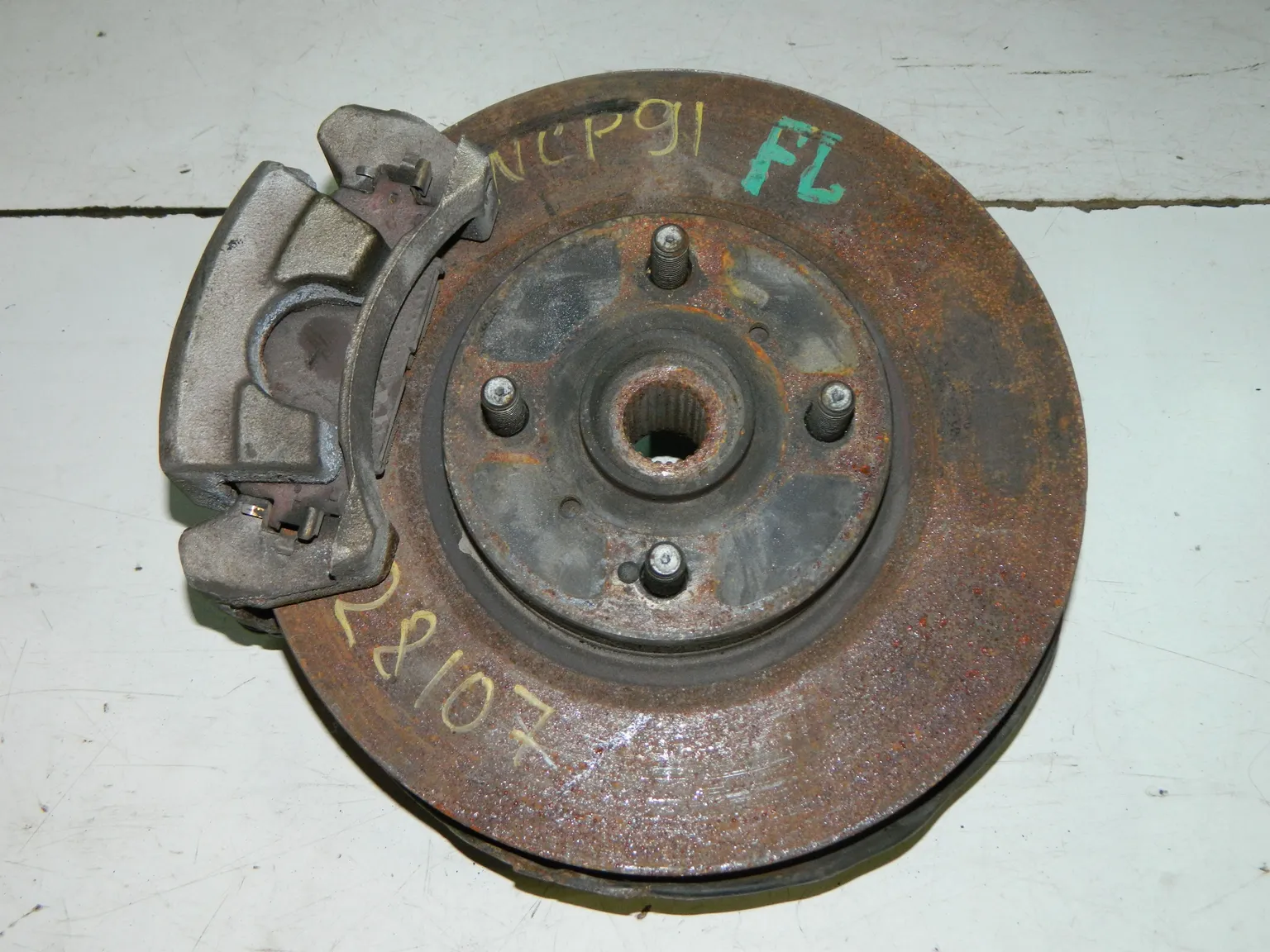 Ступица TOYOTA VITZ NCP91 Перед Лев (Контрактный) 40940854