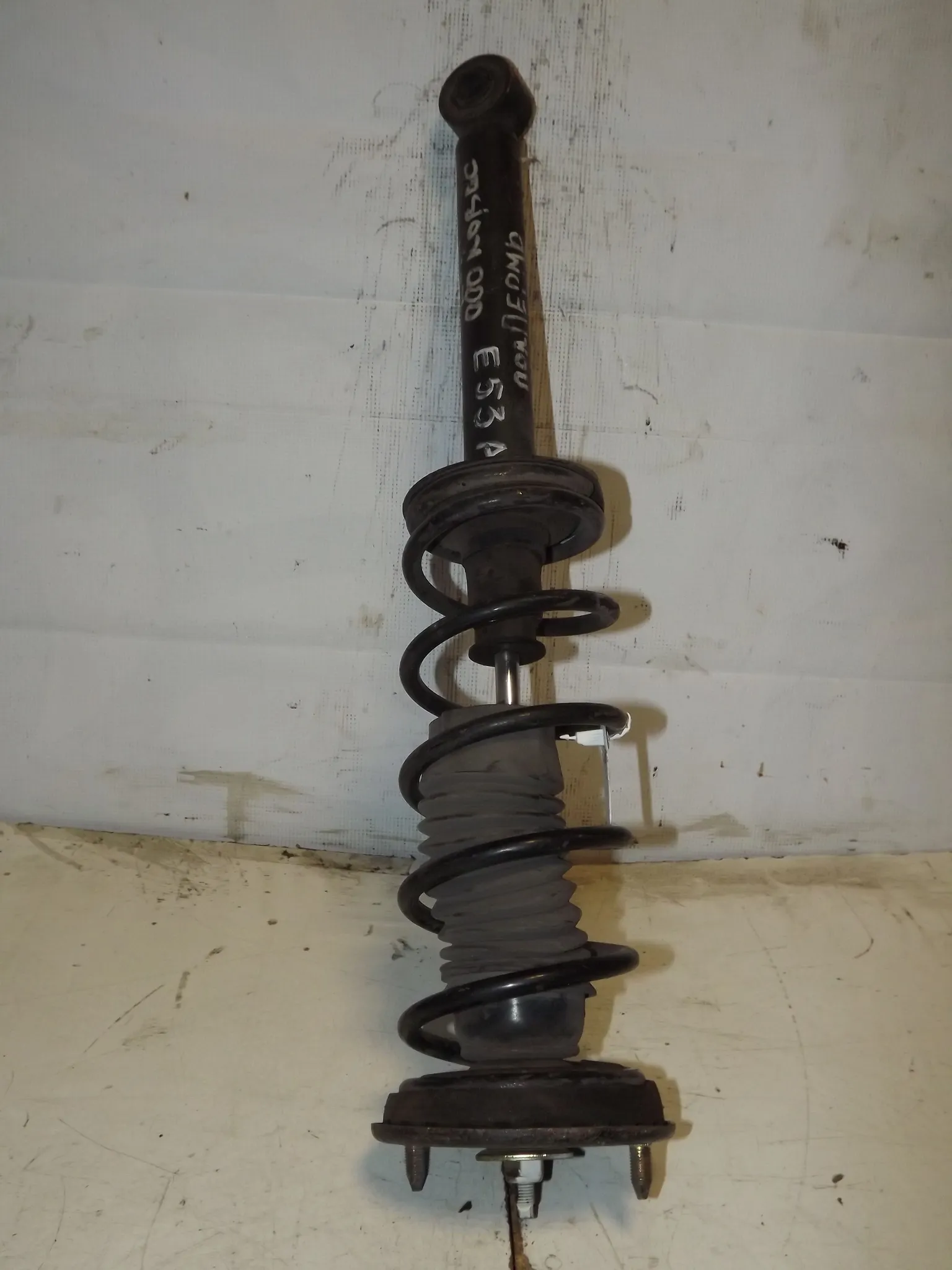 Стойка подвески MITSUBISHI GALANT E53A Зад (Контрактный)