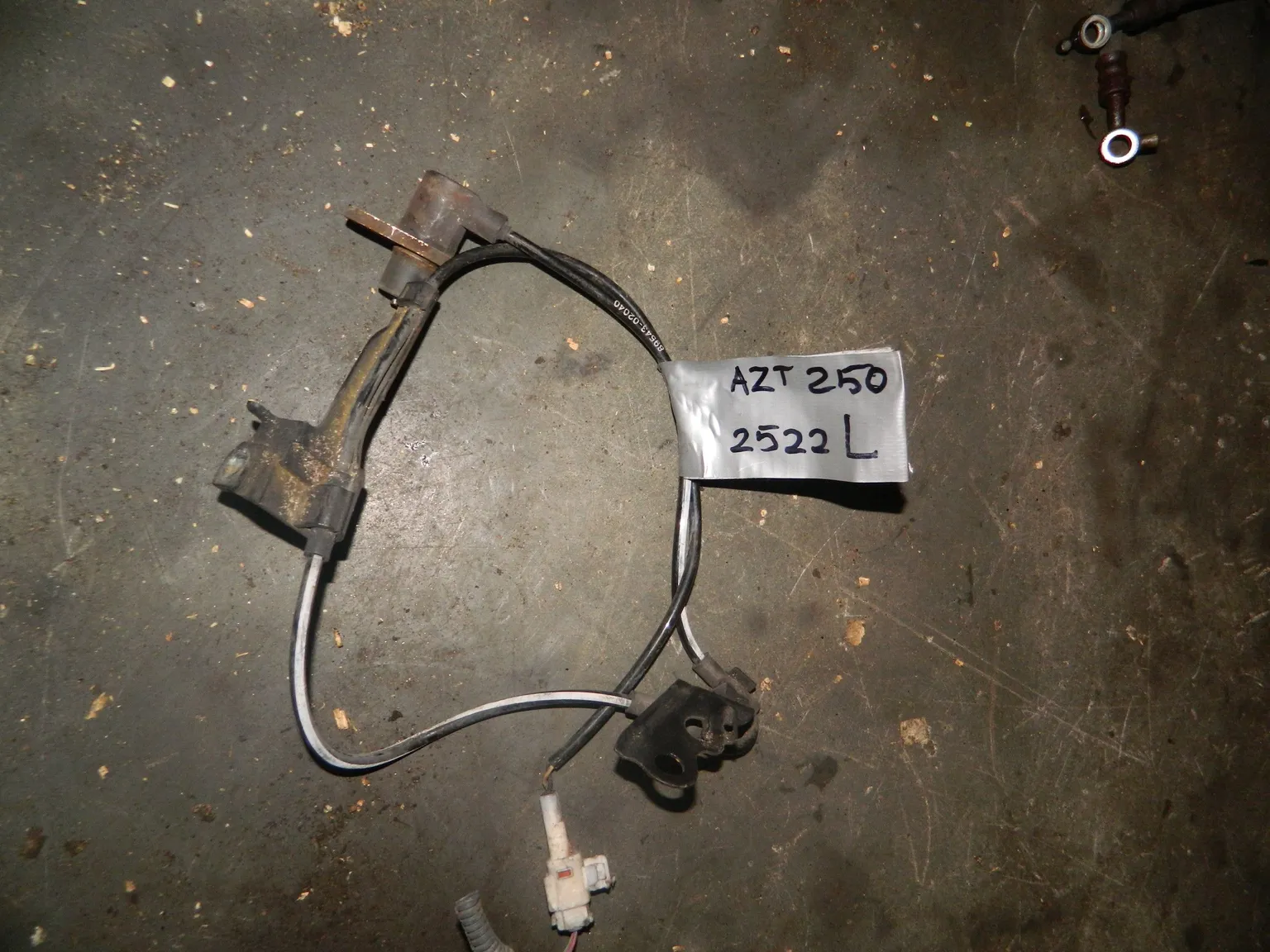 Датчик ABS TOYOTA AVENSIS AZT250 Перед Лев (Контрактный) 1081130815 8954302040