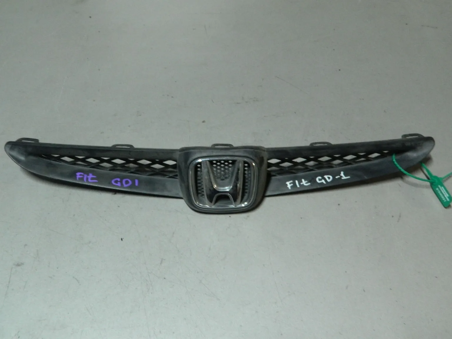 Решетка радиатора HONDA FIT GD1 (Контрактный) 81540931