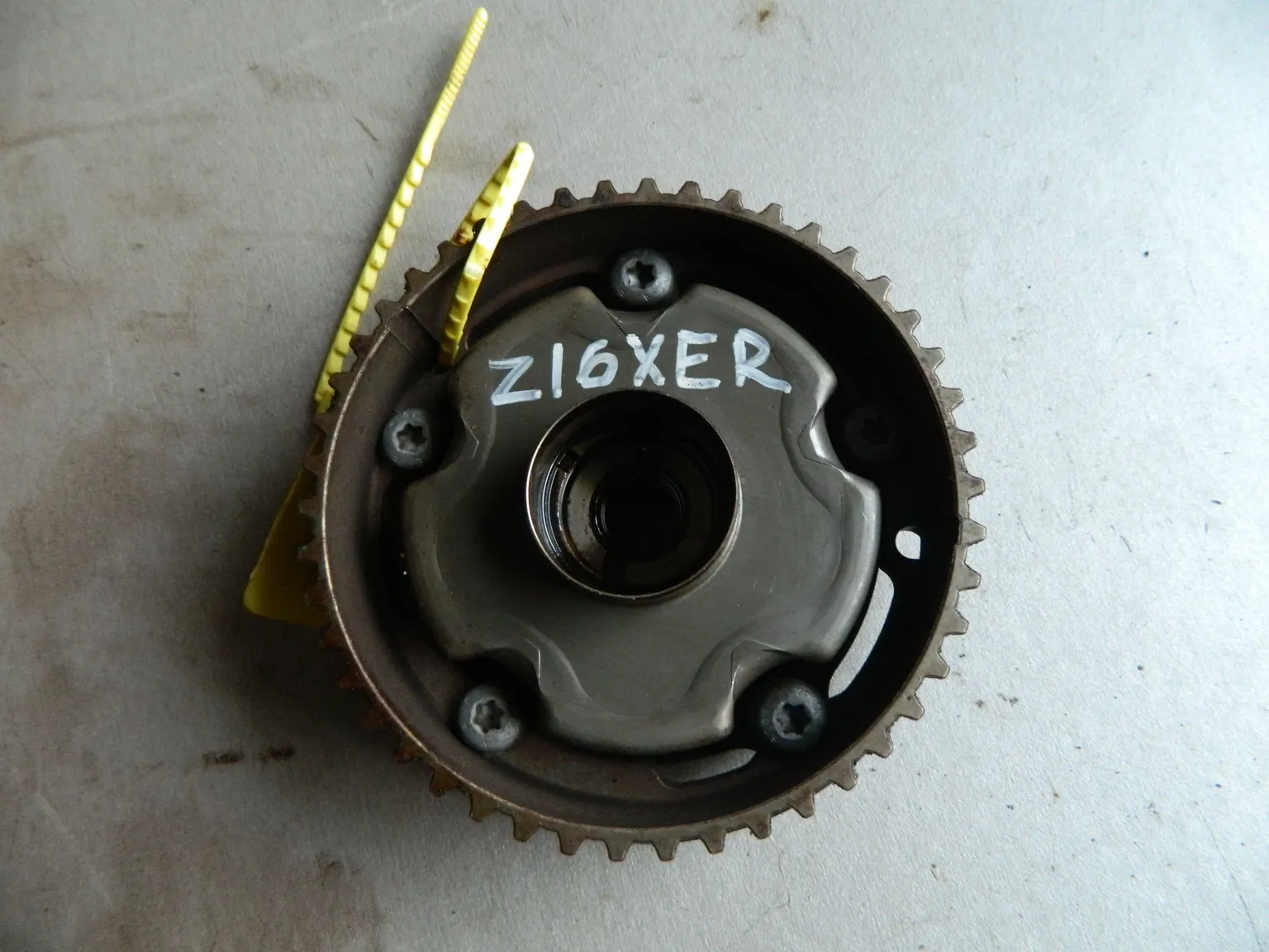 Шестерня распредвала OPEL ASTRA GTC A16XER (Б/У) 94584104