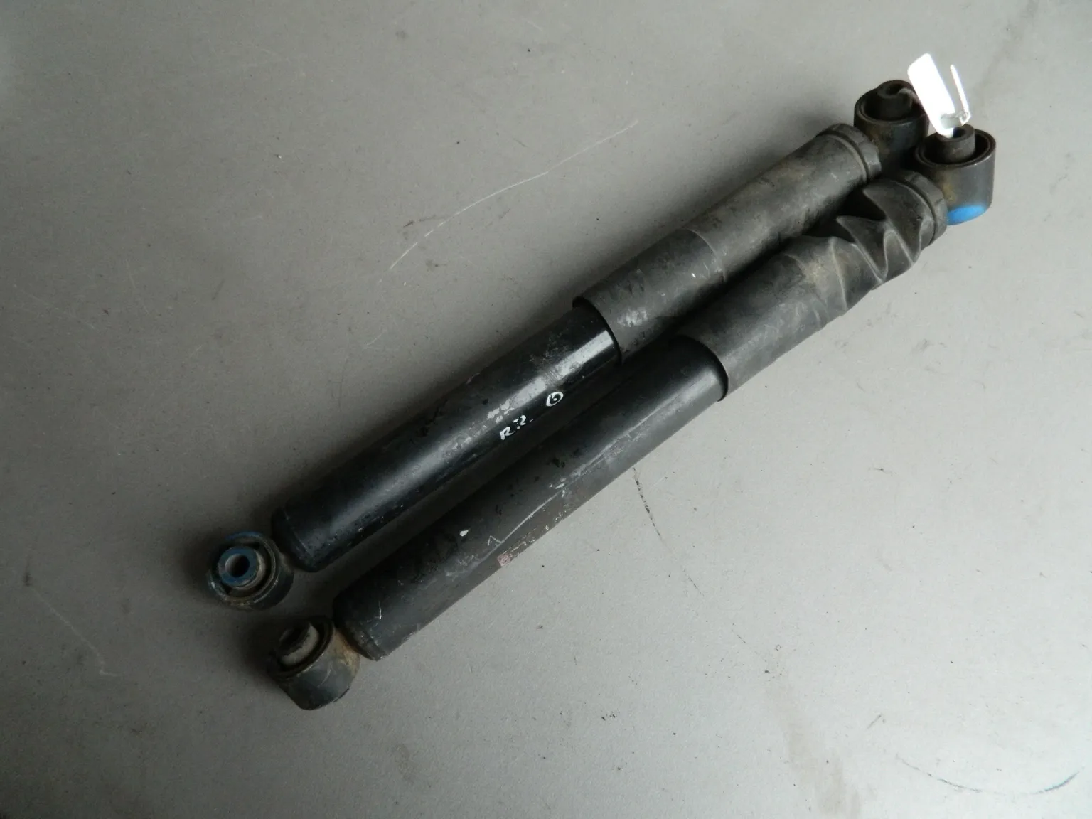 Амортизатор NISSAN X-TRAIL TNT31 Задн. R+L (Контрактный) 45976005