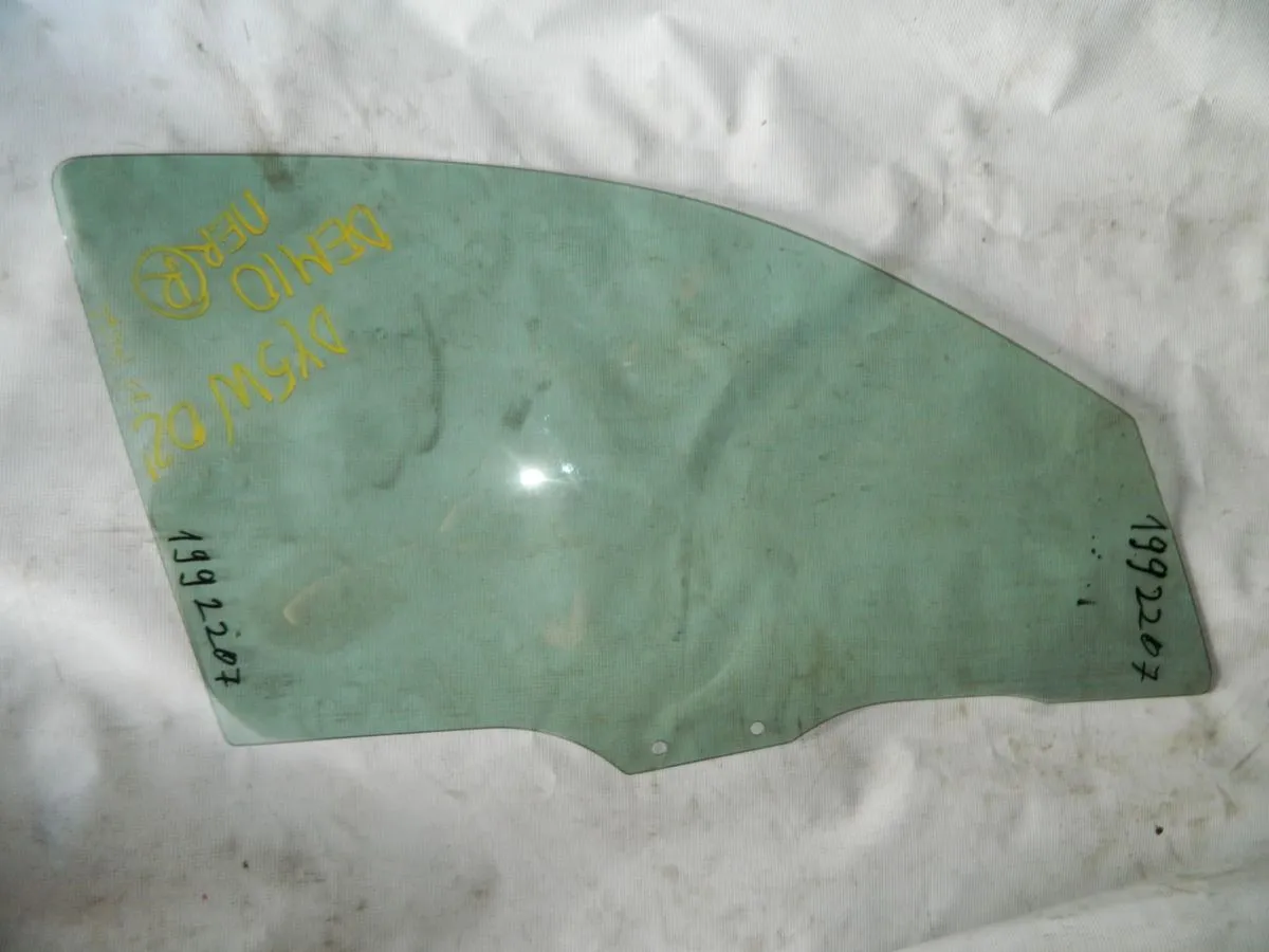 Стекло двери MAZDA DEMIO DY5W Перед. Прав (Контрактный) 1992207