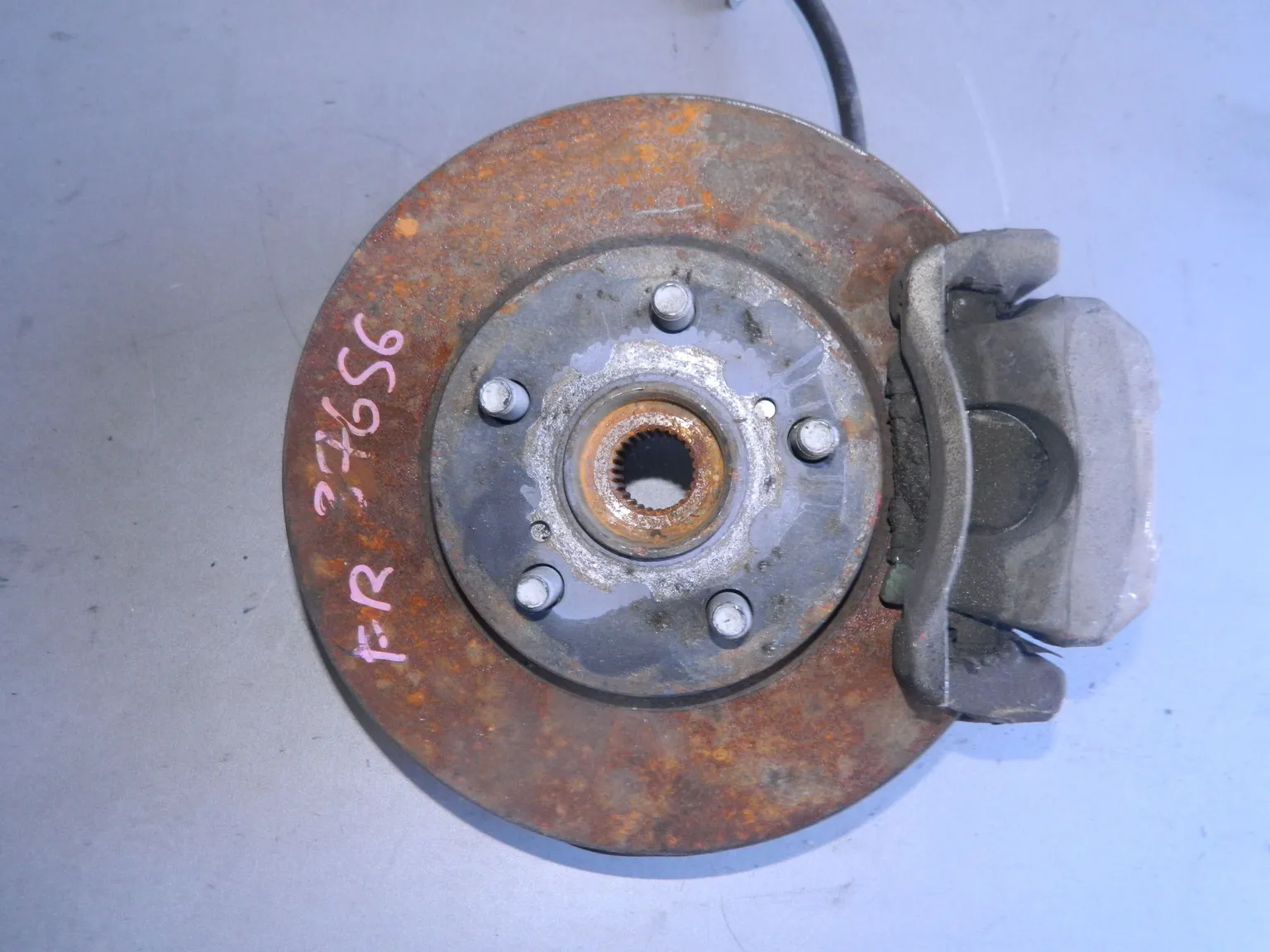 Ступица TOYOTA PRIUS NHW20 Перед Прав (Контрактный) 79591399