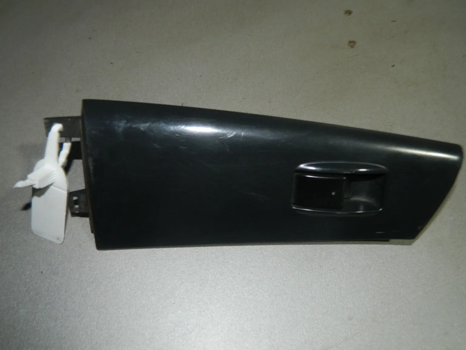 Кнопка стеклоподъемника TOYOTA COROLLA E120 Перед Прав (Б/У) 45993851 8480102361B0