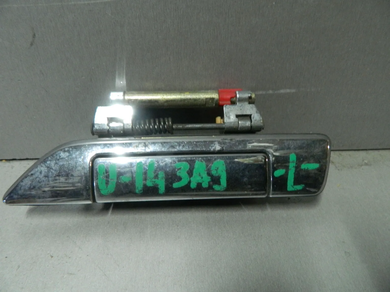 Ручка двери наружная NISSAN BLUEBIRD U14 Лев (Контрактный) 81528069