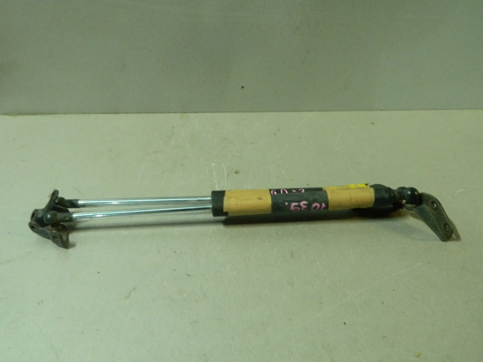 Амортизатор багажника HONDA FIT GD3 (Контрaктный) 81528993