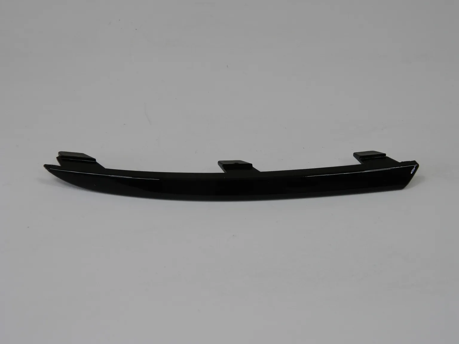 Молдинг бампера JORDEN JH026RF853841 VOLKSWAGEN POLO седан 14- (черный) Задн Лев