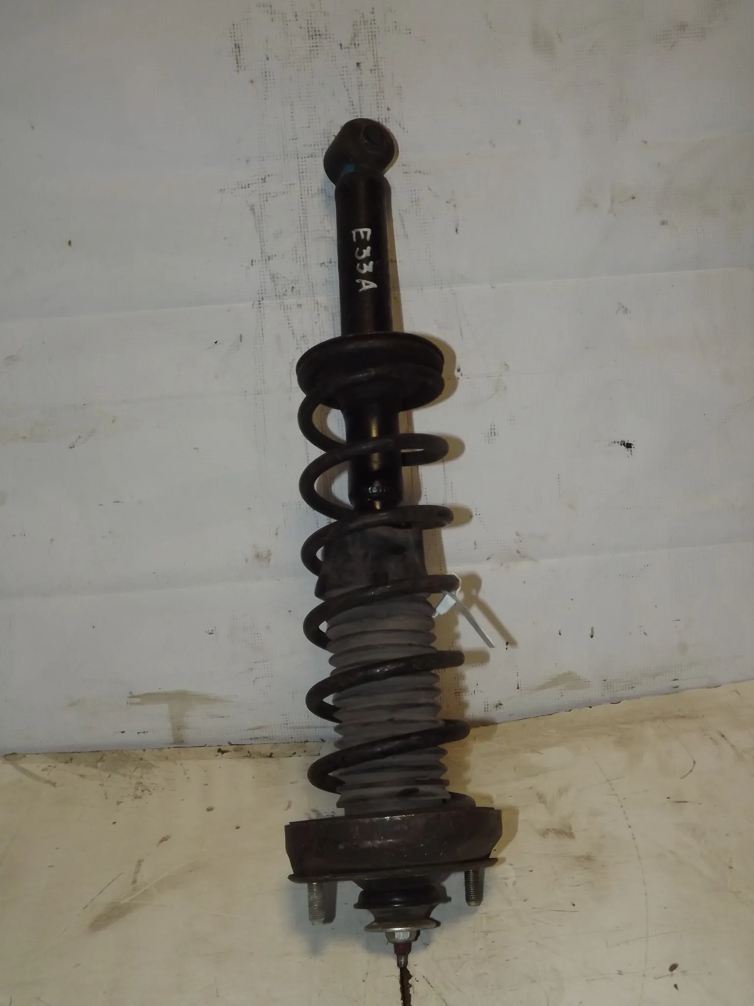 Стойка подвески MITSUBISHI GALANT E33A Зад (Контрактный)