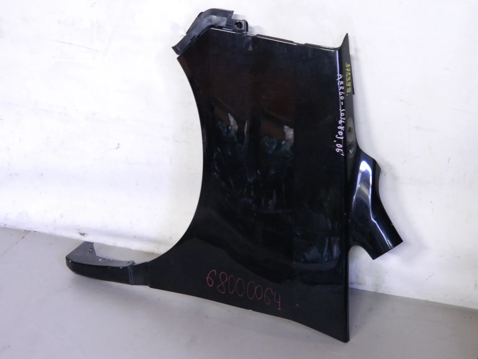 Крыло TOYOTA VOXY AZR60 Перед Лев (Контрактный) 68000064